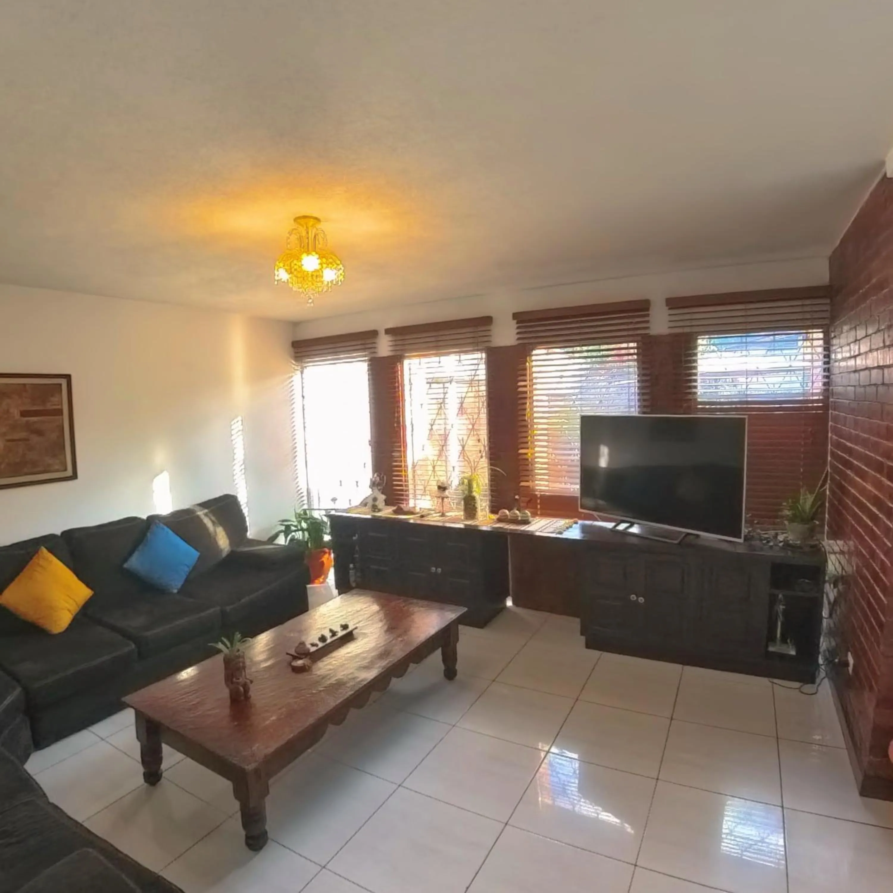 Communal lounge/ TV room in Ole España