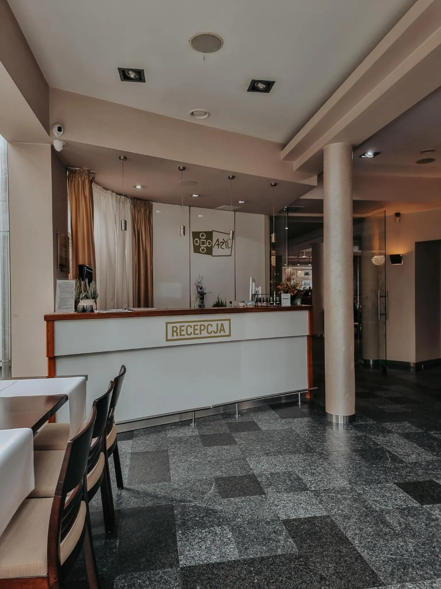 Restaurant/places to eat in Pokoje hotelowe Azyl