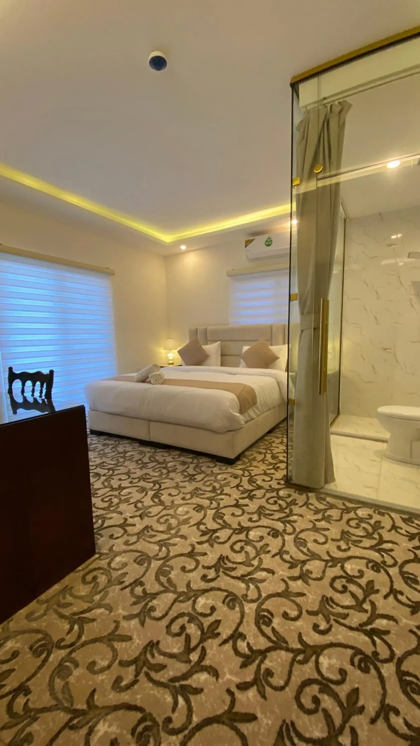 Deluxe Double Room (2 Adults + 1 Child) - single occupancy in Eighth Wonders Hotel Deluxe Double Room (2 Adults + 1 Child) - single occupancy in Eighth Wonders Hotel
