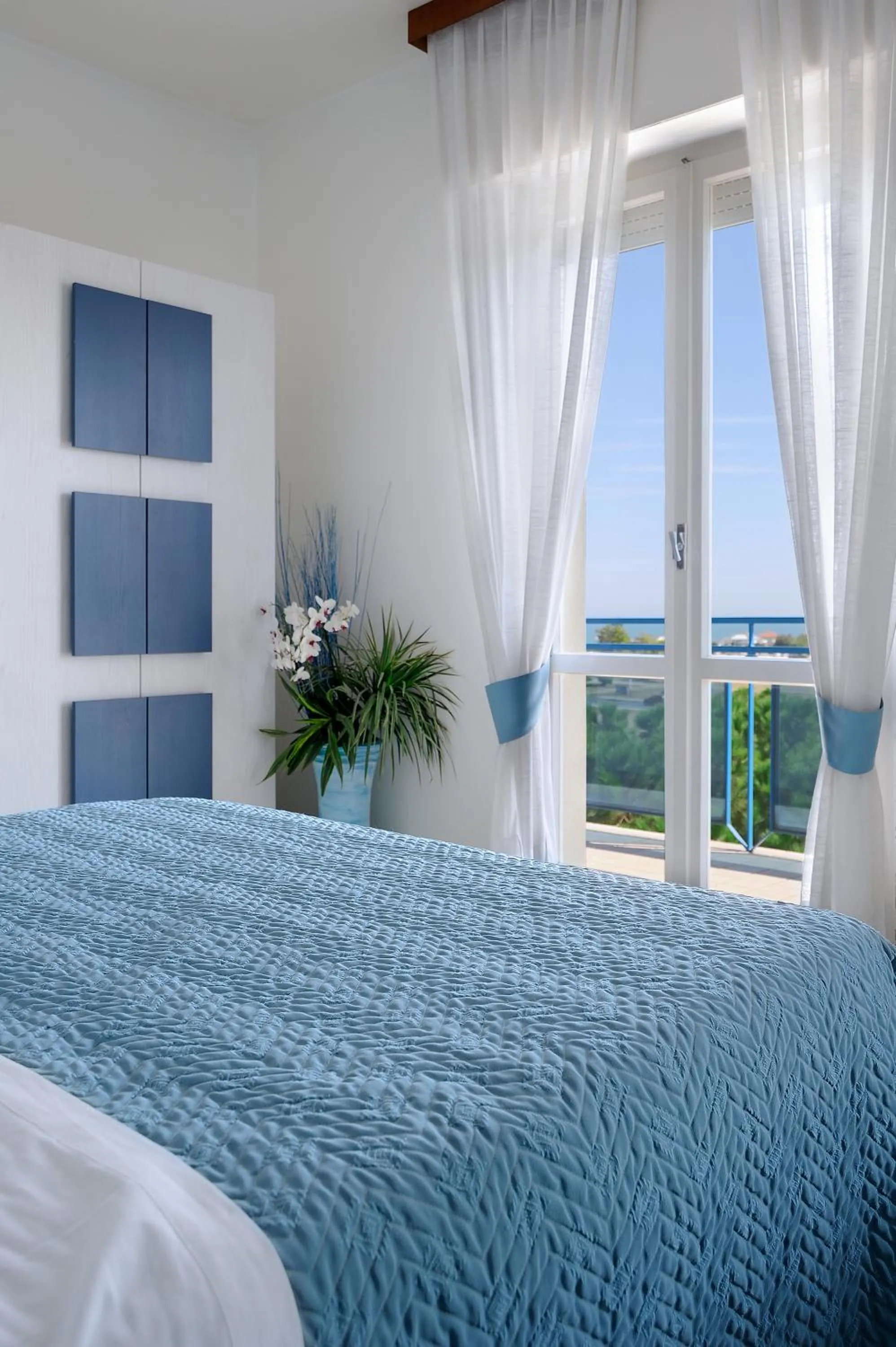 Day in Hotel Capitol