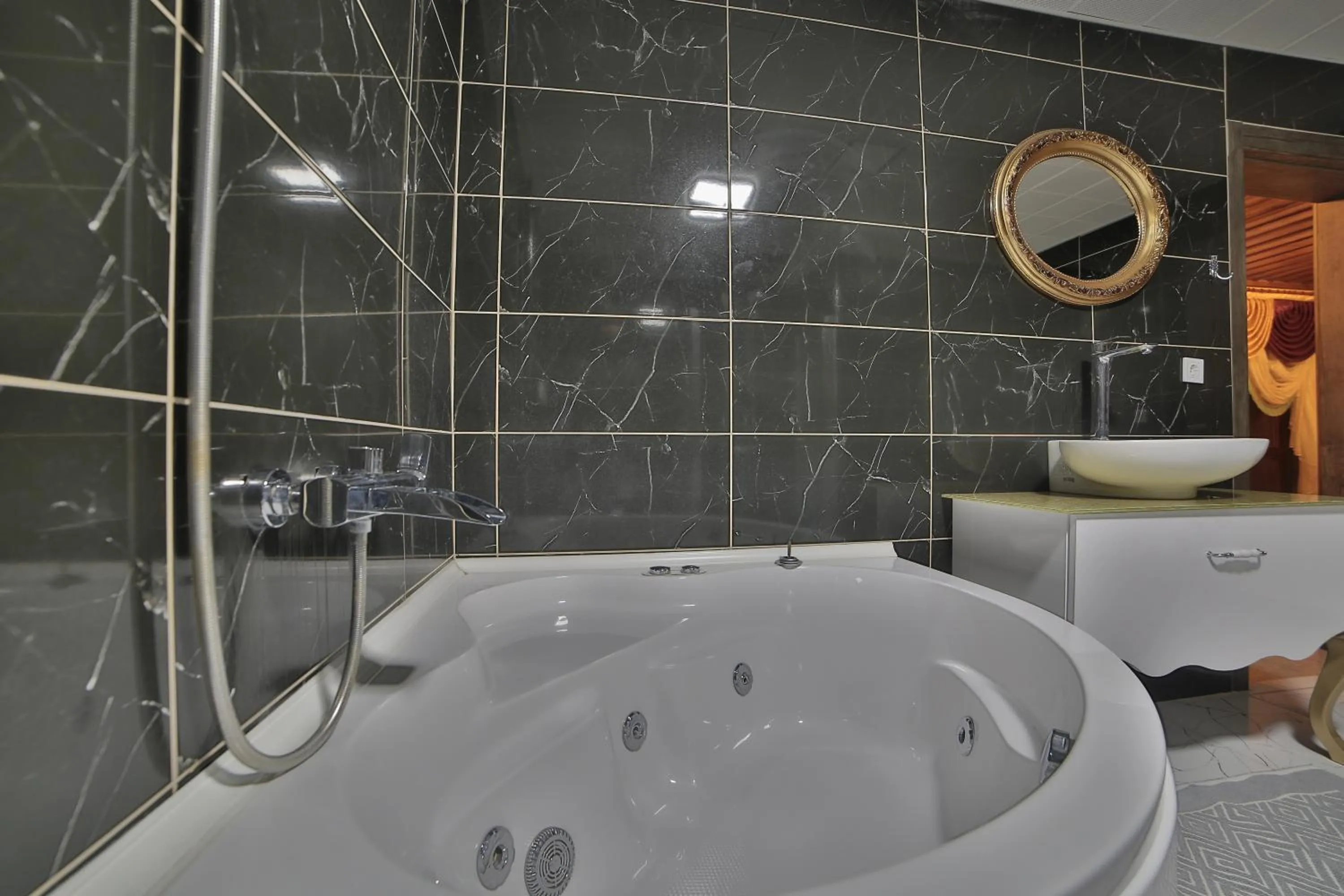 Hot Tub in Goreme Cave Rooms&Pool