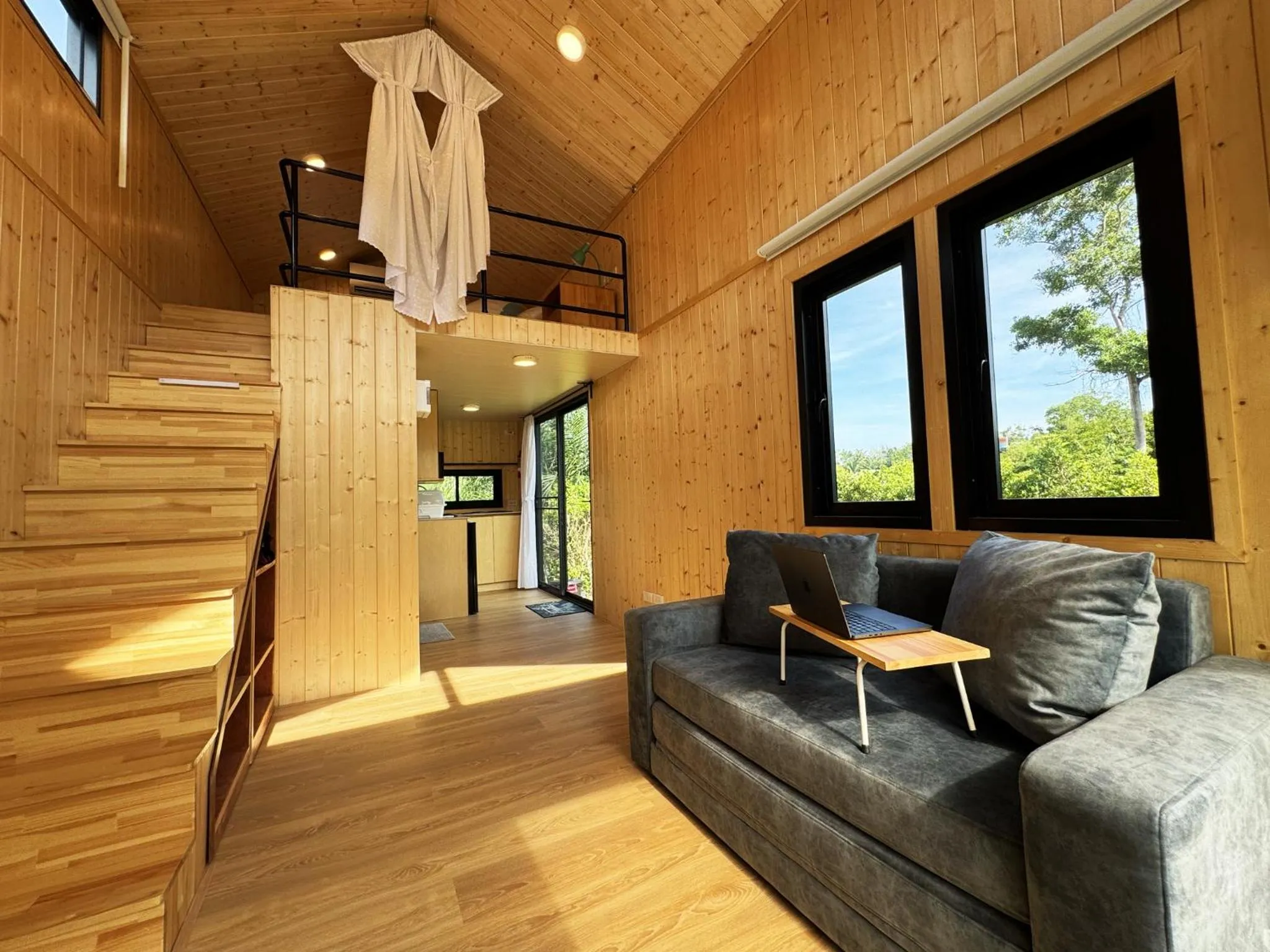 Communal lounge/ TV room in Abrite House - Tiny House Koh Lanta