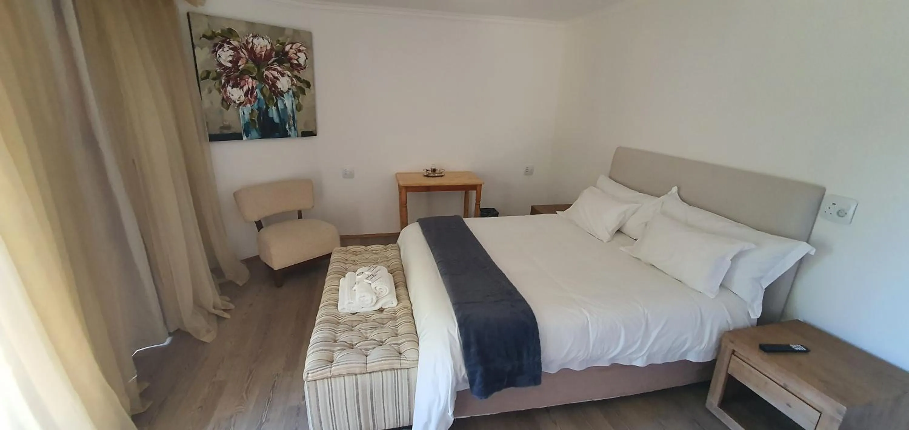 Bedroom, Bed in Acacia Lodge