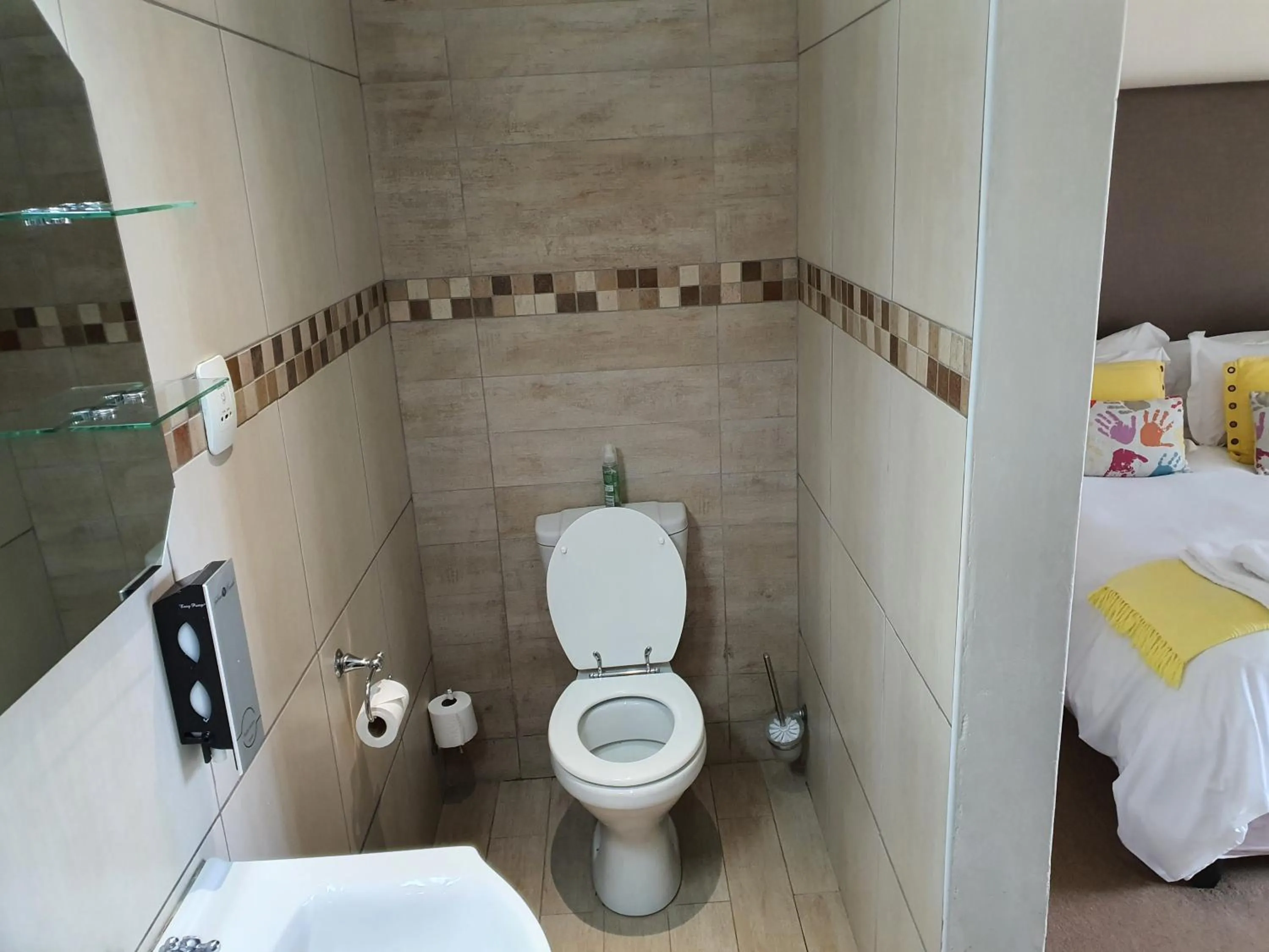 Toilet in Acacia Lodge