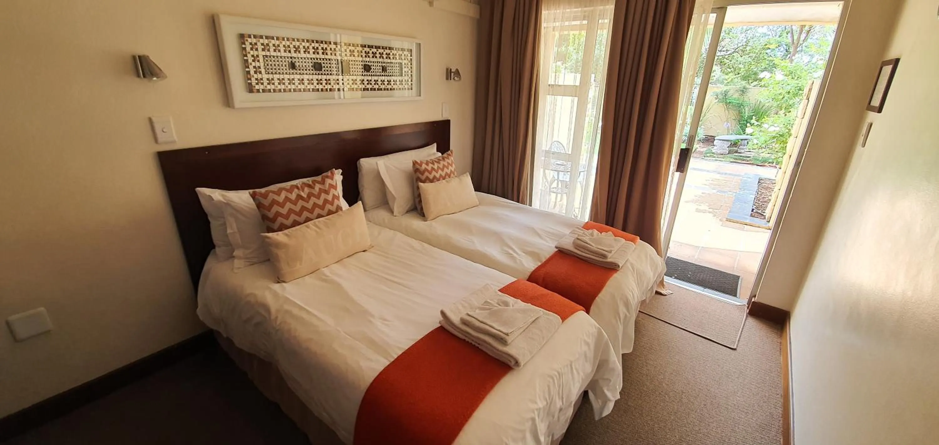 Bedroom, Bed in Acacia Lodge