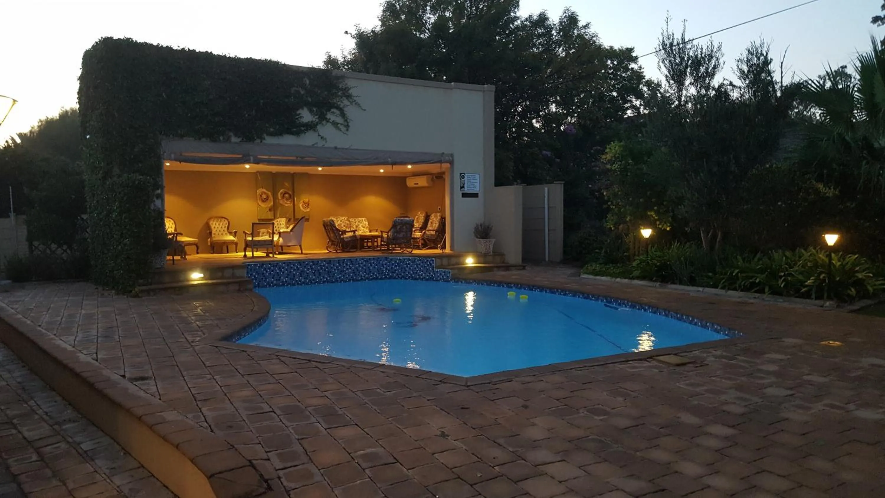 Swimming pool in Acacia Lodge