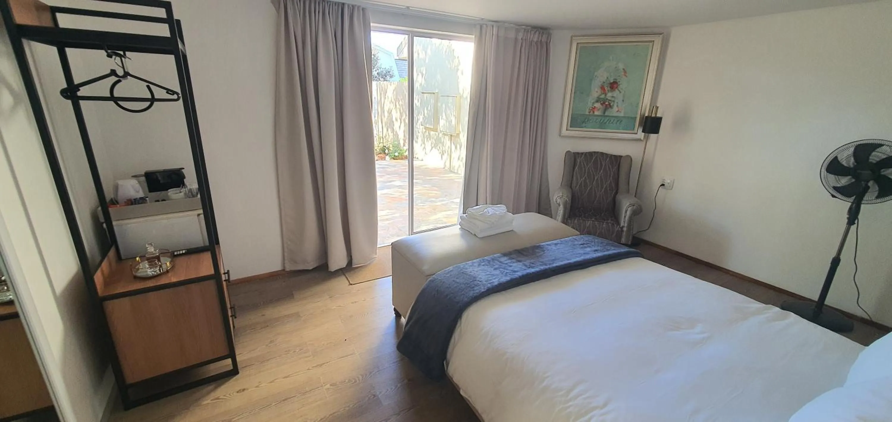 Photo of the whole room, Bed in Acacia Lodge