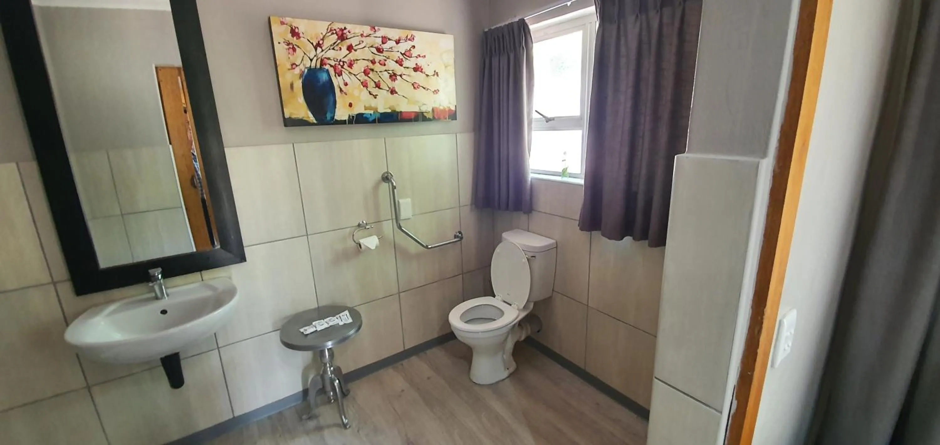 Toilet in Acacia Lodge