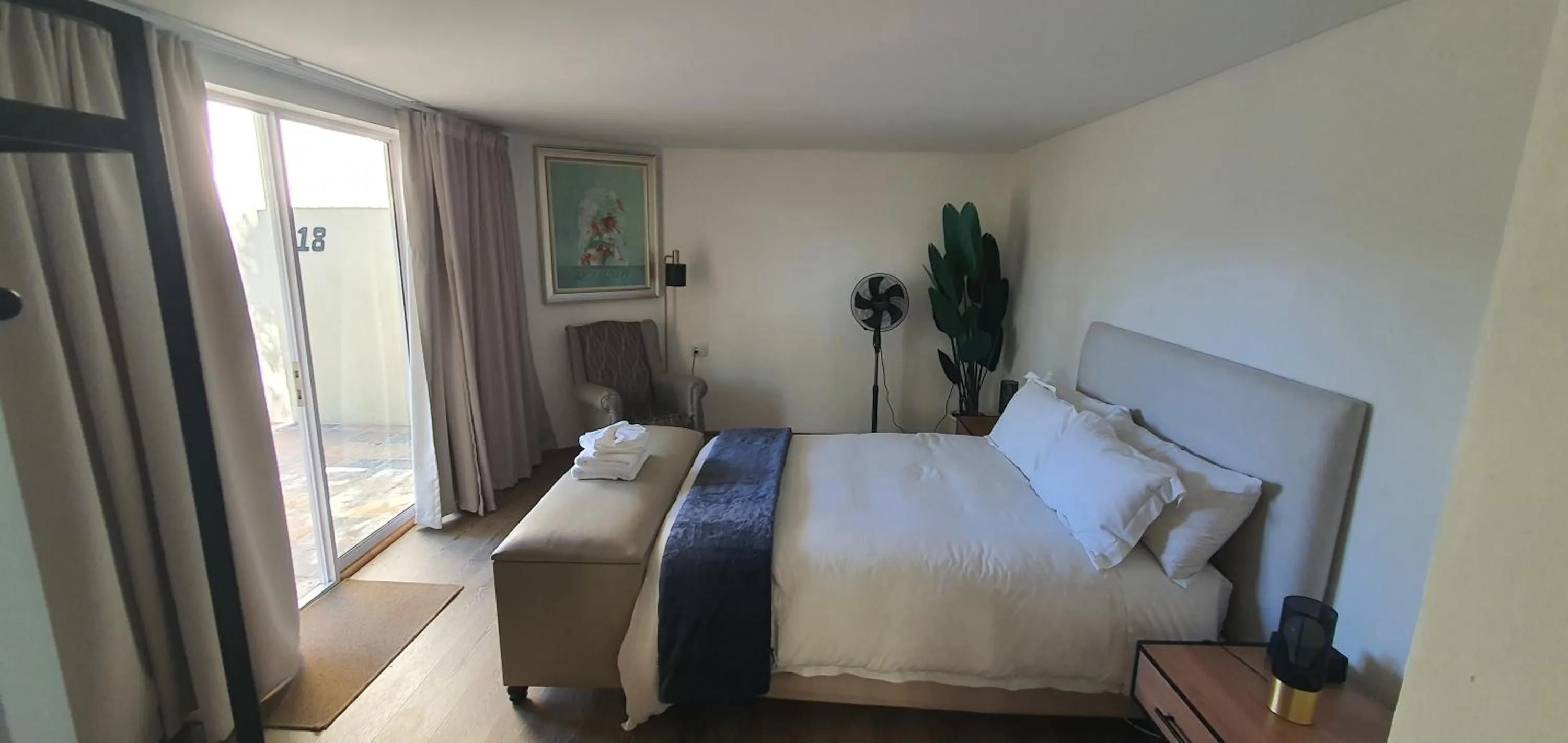 Bedroom, Bed in Acacia Lodge