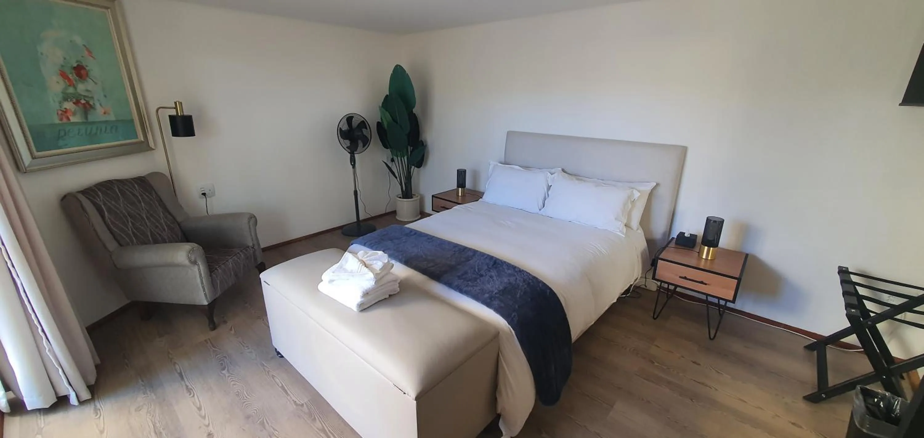 Bedroom, Bed in Acacia Lodge