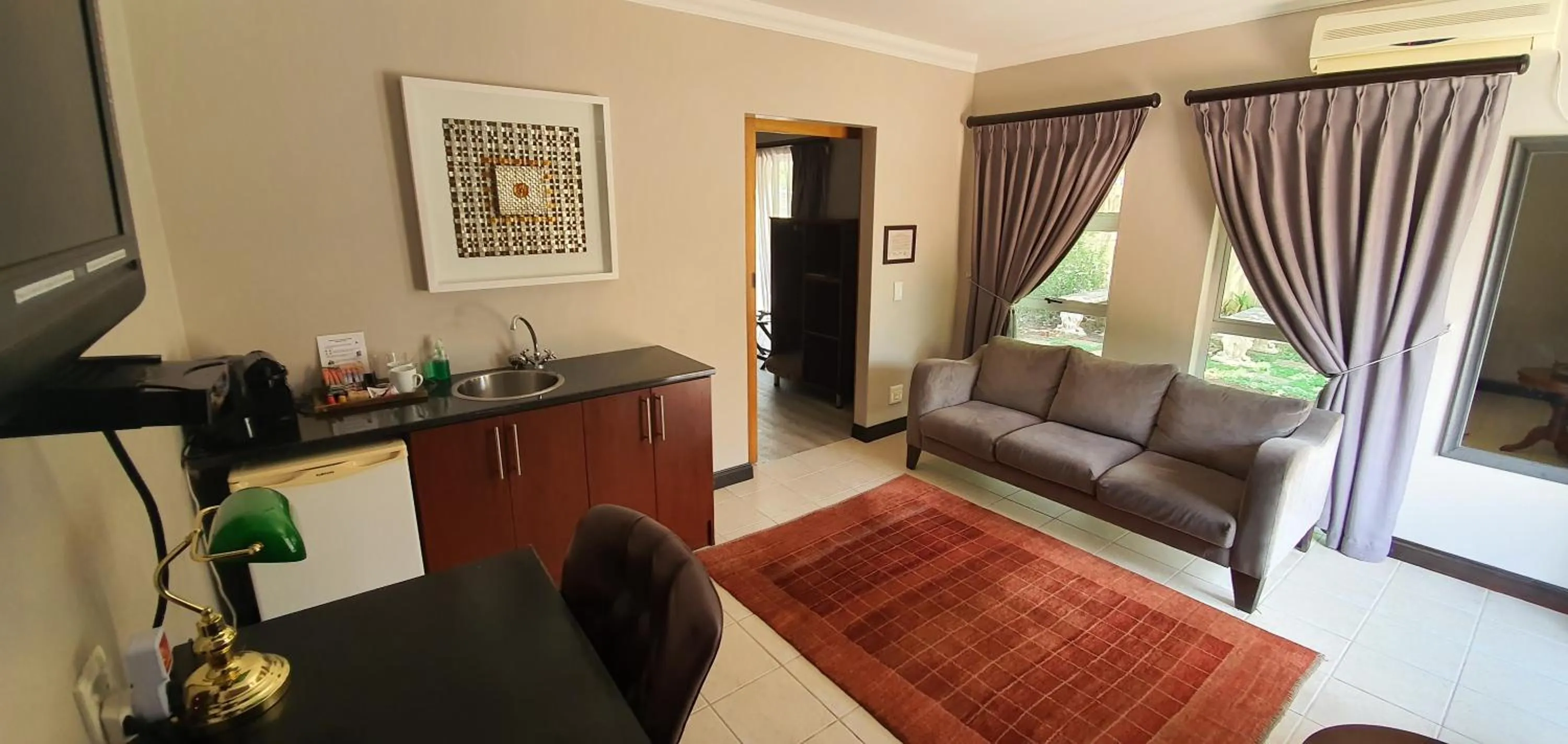 Kitchen or kitchenette in Acacia Lodge