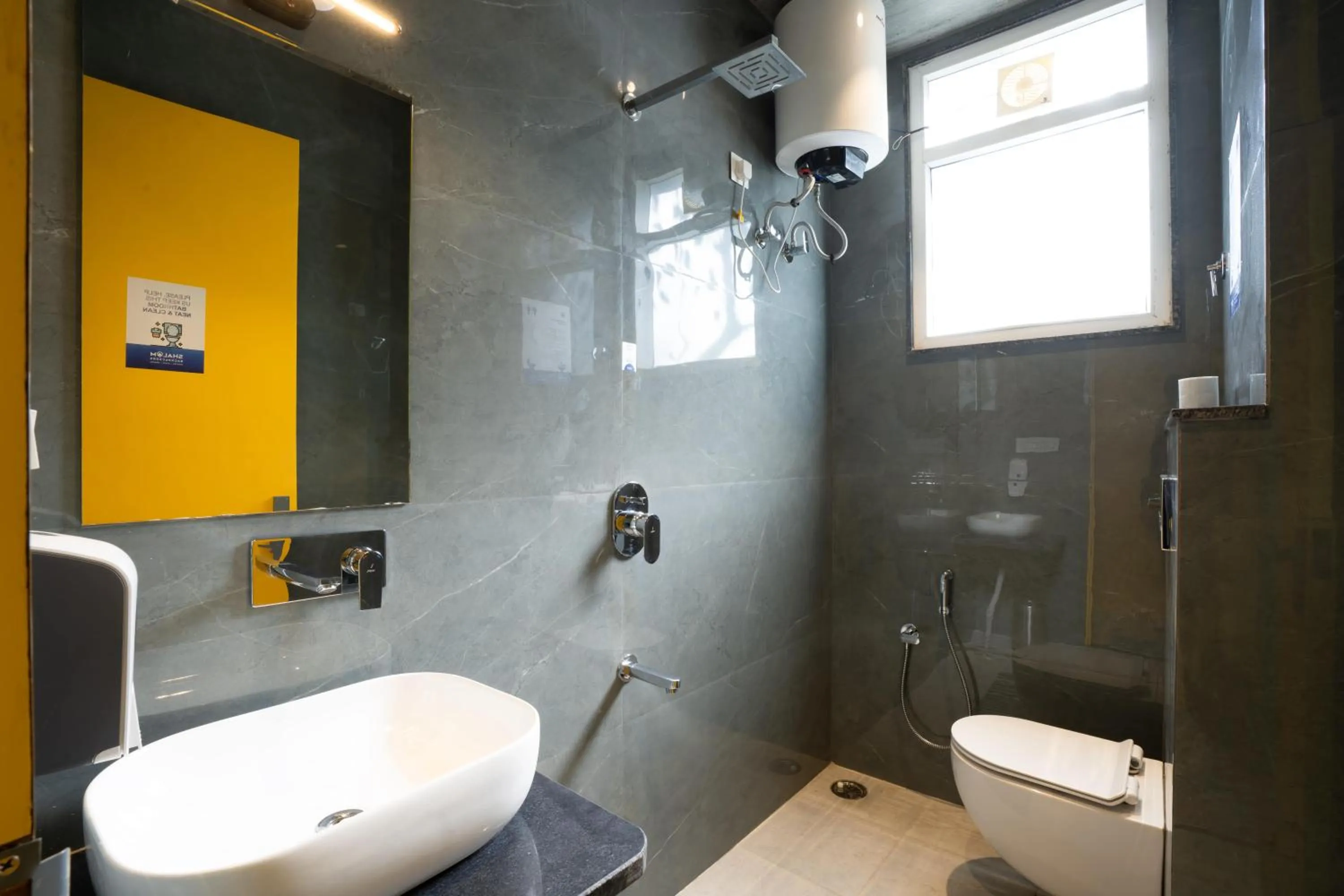 Toilet in Shalom Backpackers Jaipur