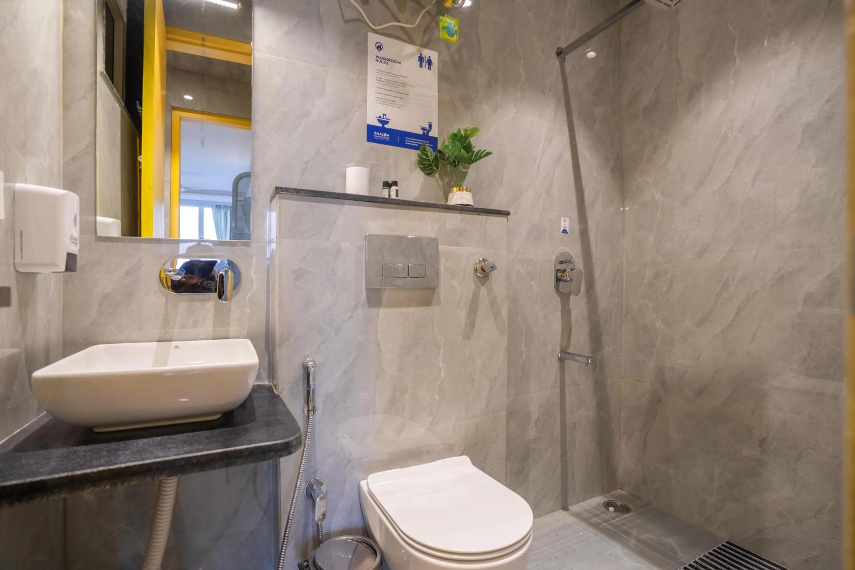 Bathroom in Shalom Backpackers Jaipur