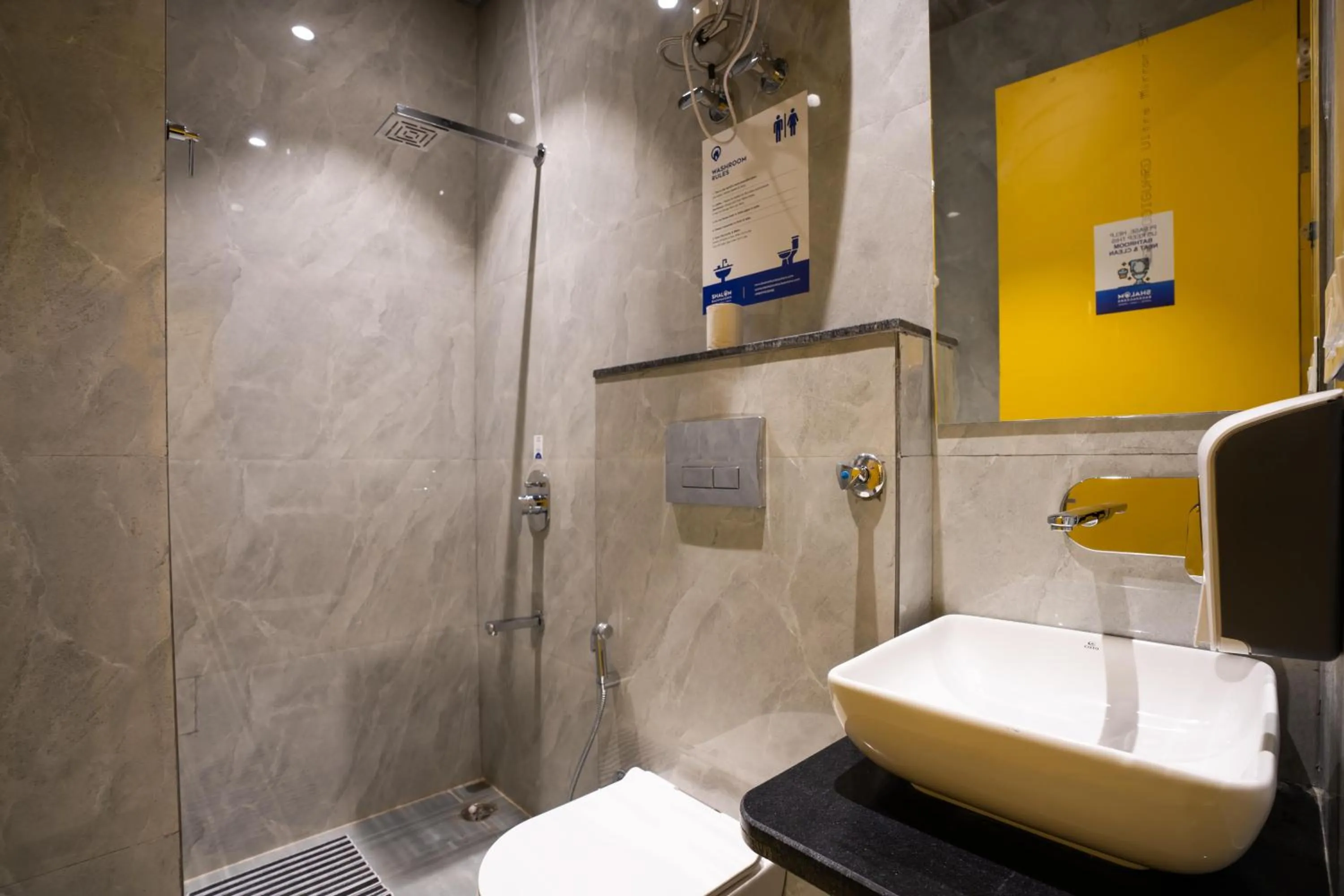 Shower in Shalom Backpackers Jaipur