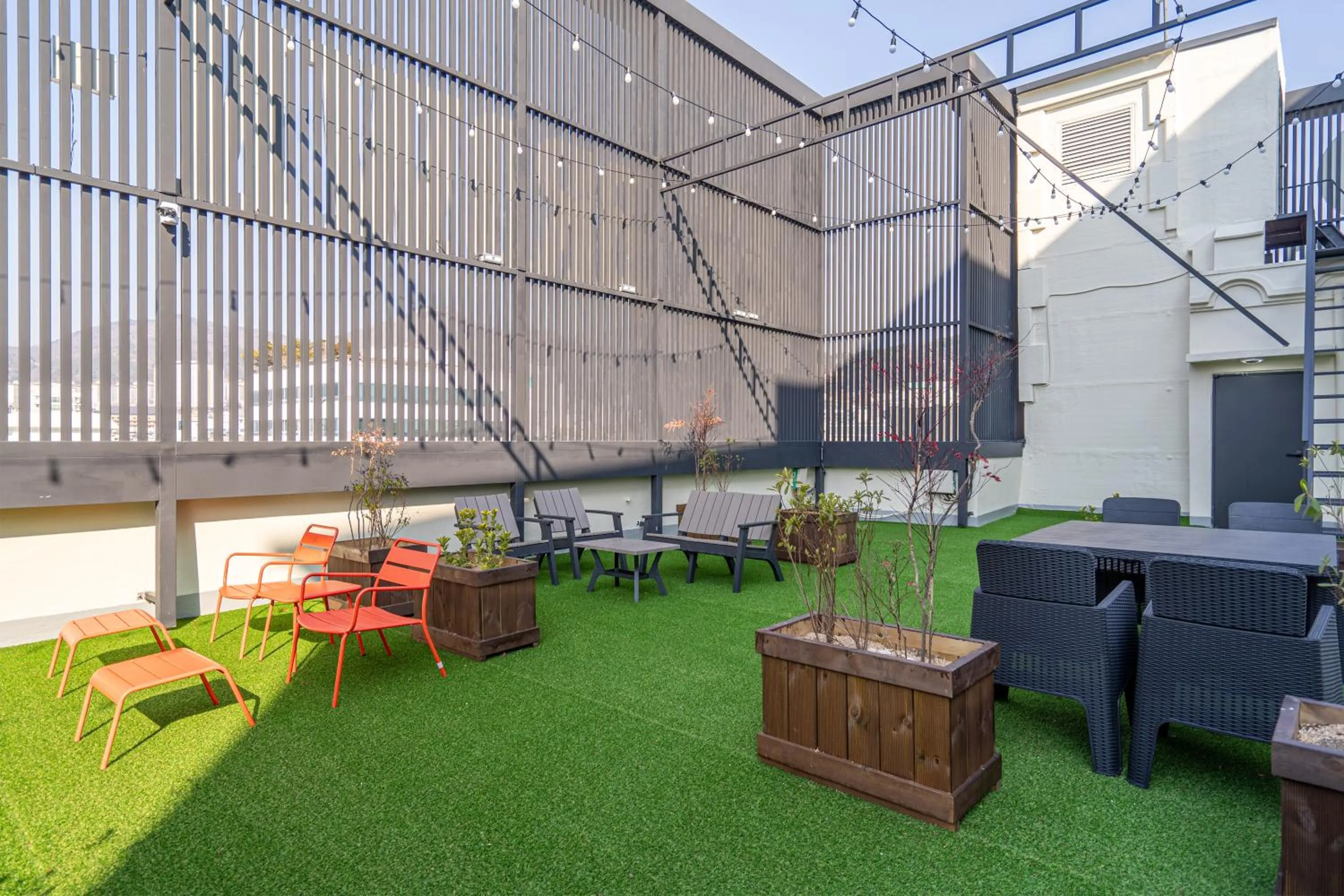 Communal lounge/ TV room in Browndot hotel Gimhae cityhall