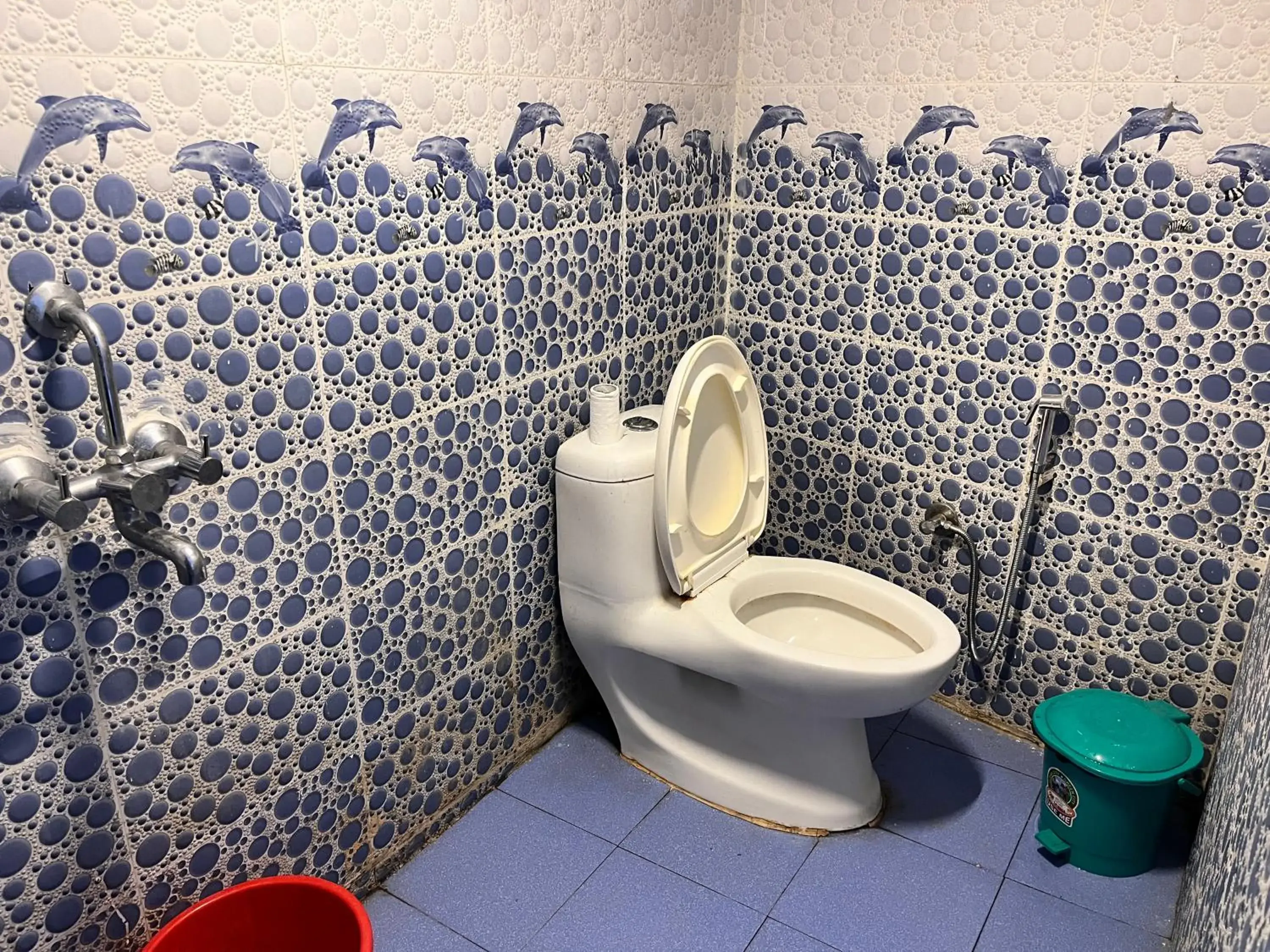 Deluxe Double Room (2 Adults + 1 Child) - single occupancy in The GreenView HomeStay Deluxe Double Room (2 Adults + 1 Child) - single occupancy in The GreenView HomeStay