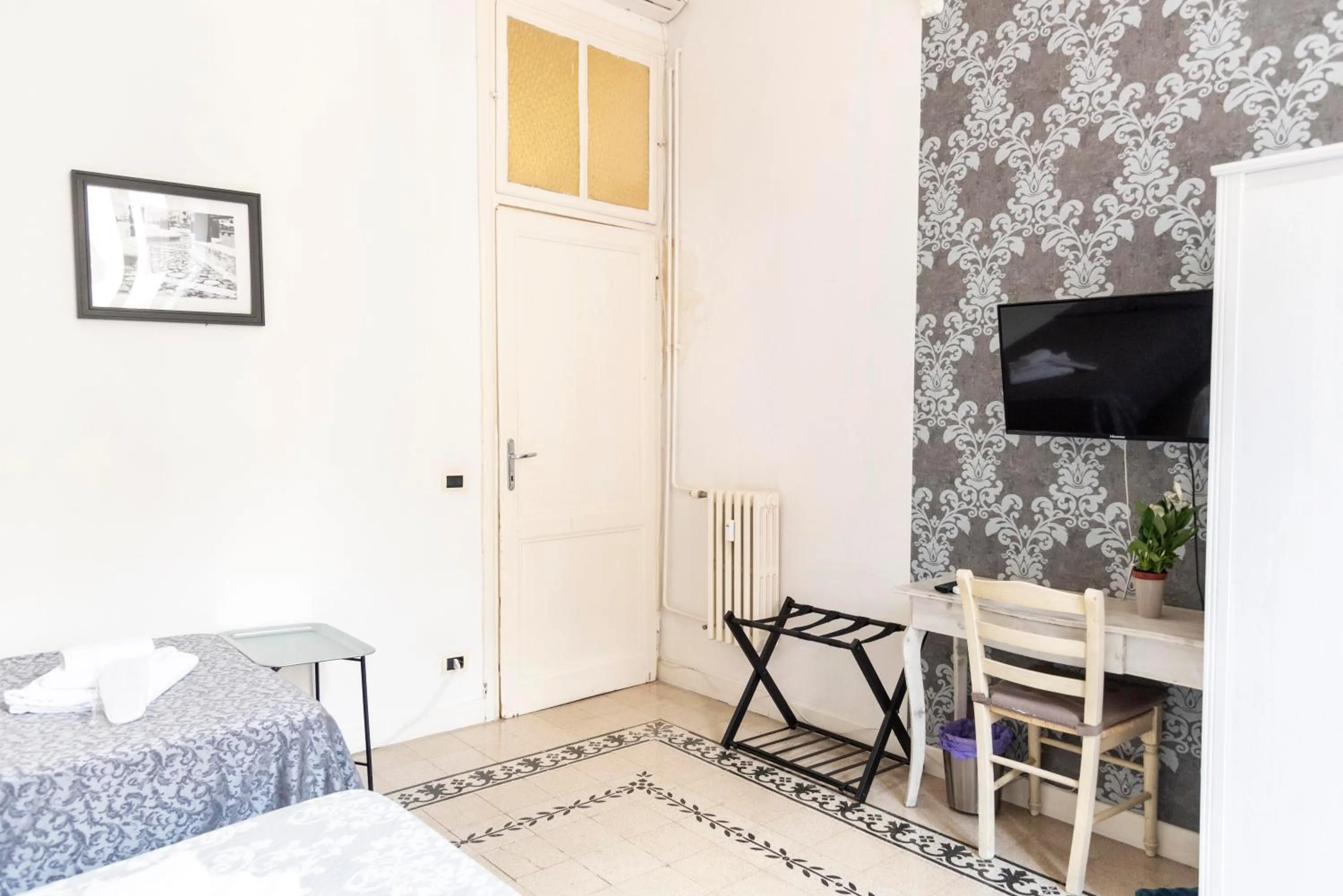 TV and multimedia, Bed in Merulana Suite Apartment