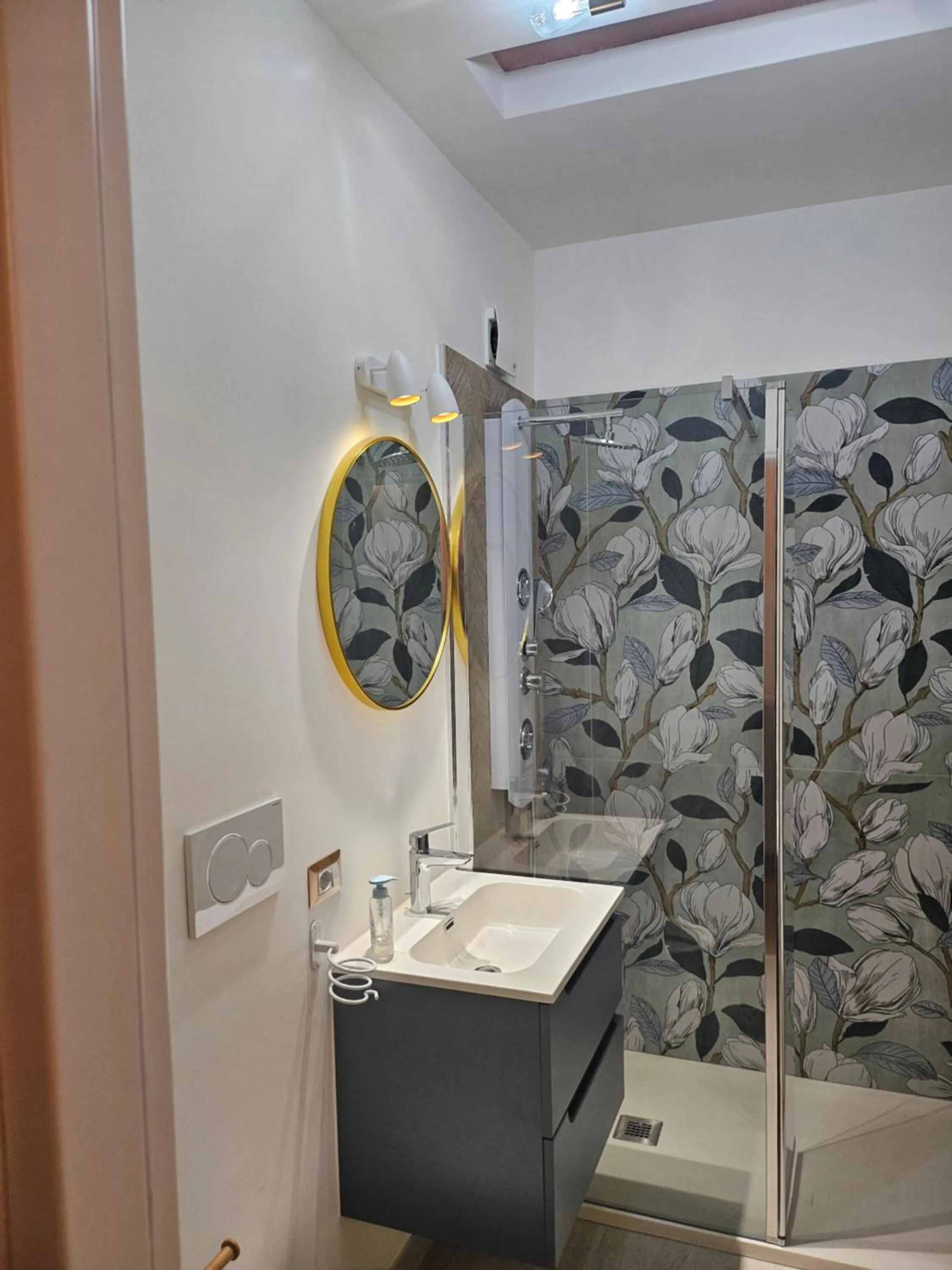 Bathroom in Merulana Suite Apartment