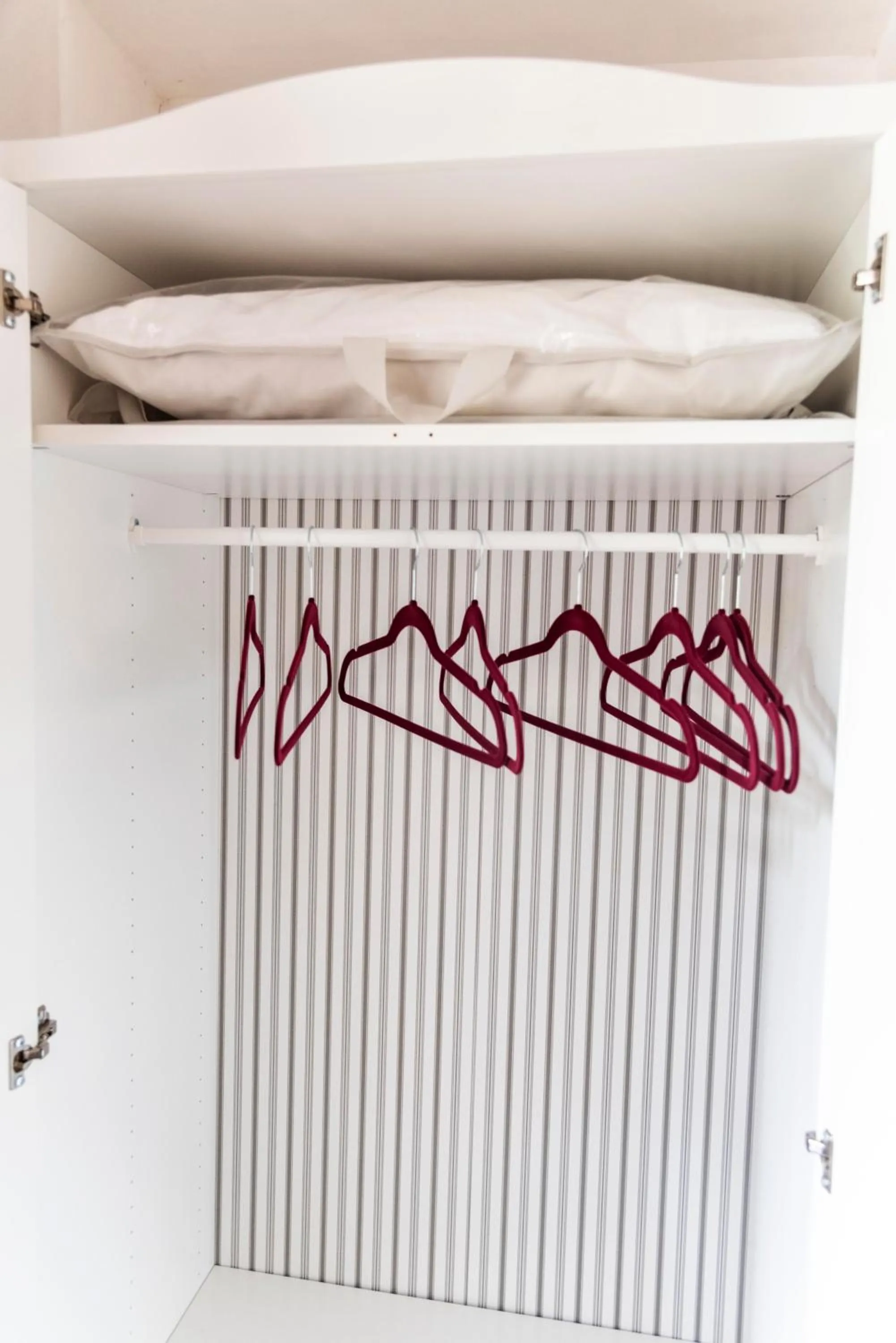 wardrobe in Merulana Suite Apartment