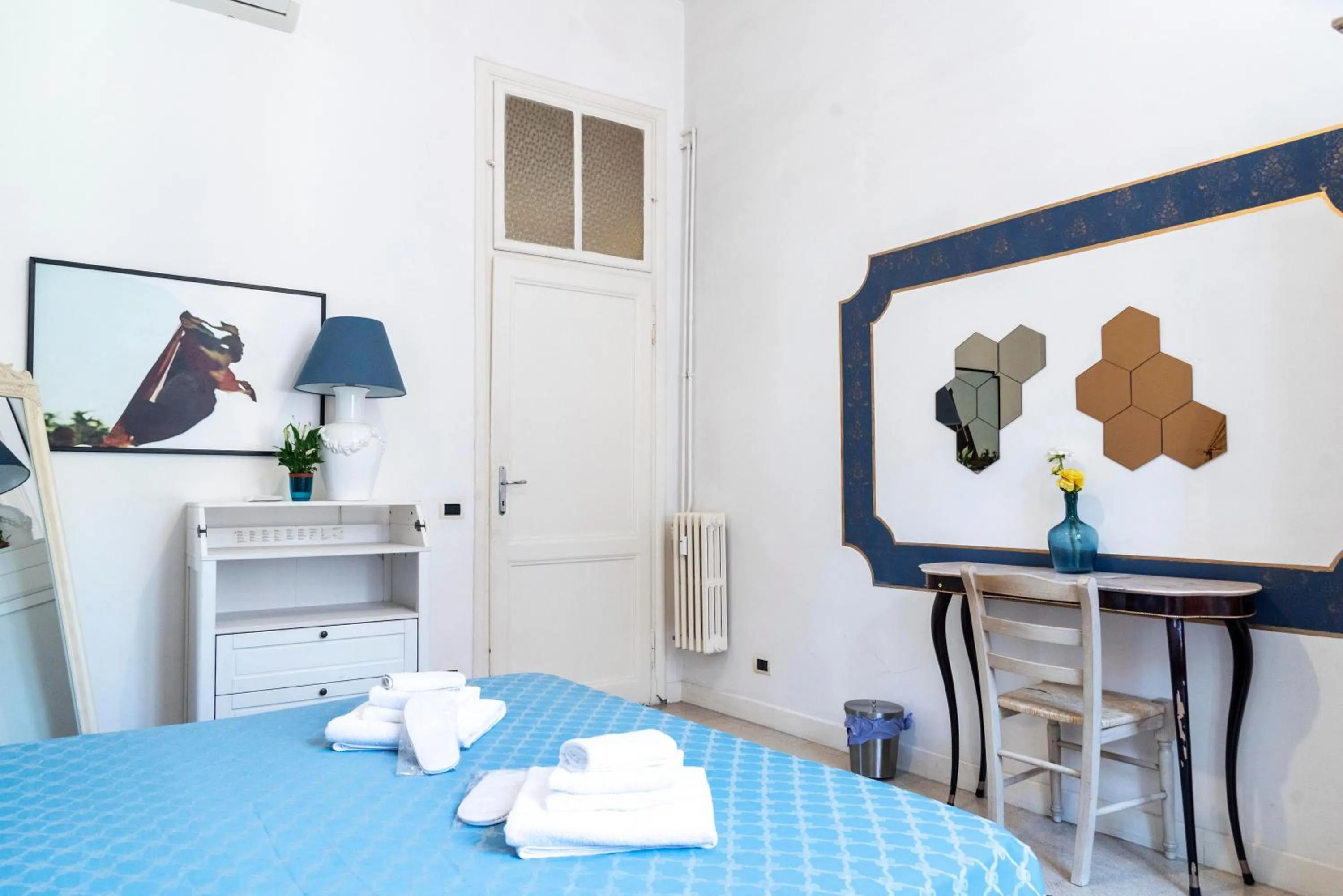 Bedroom, Bed in Merulana Suite Apartment