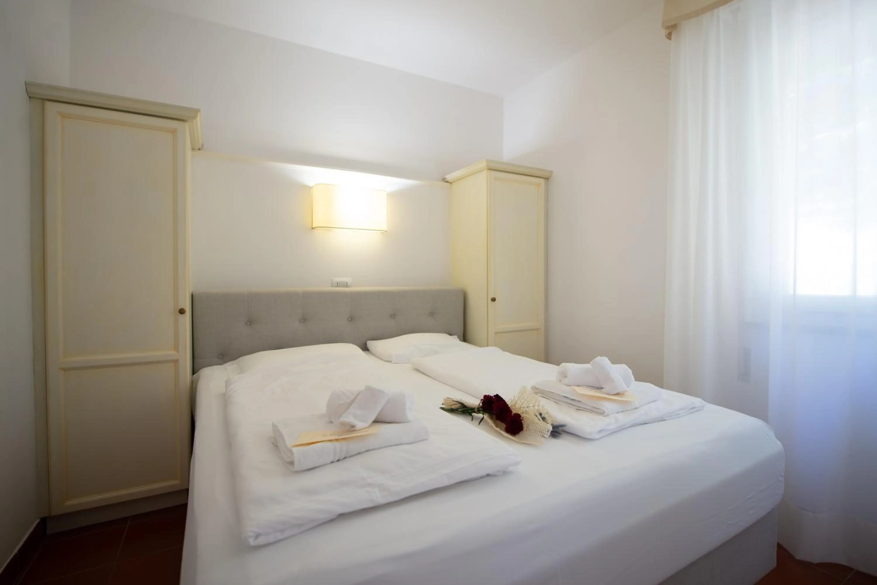 Bedroom, Bed in Il Pelagone Hotel & Golf Resort Toscana
