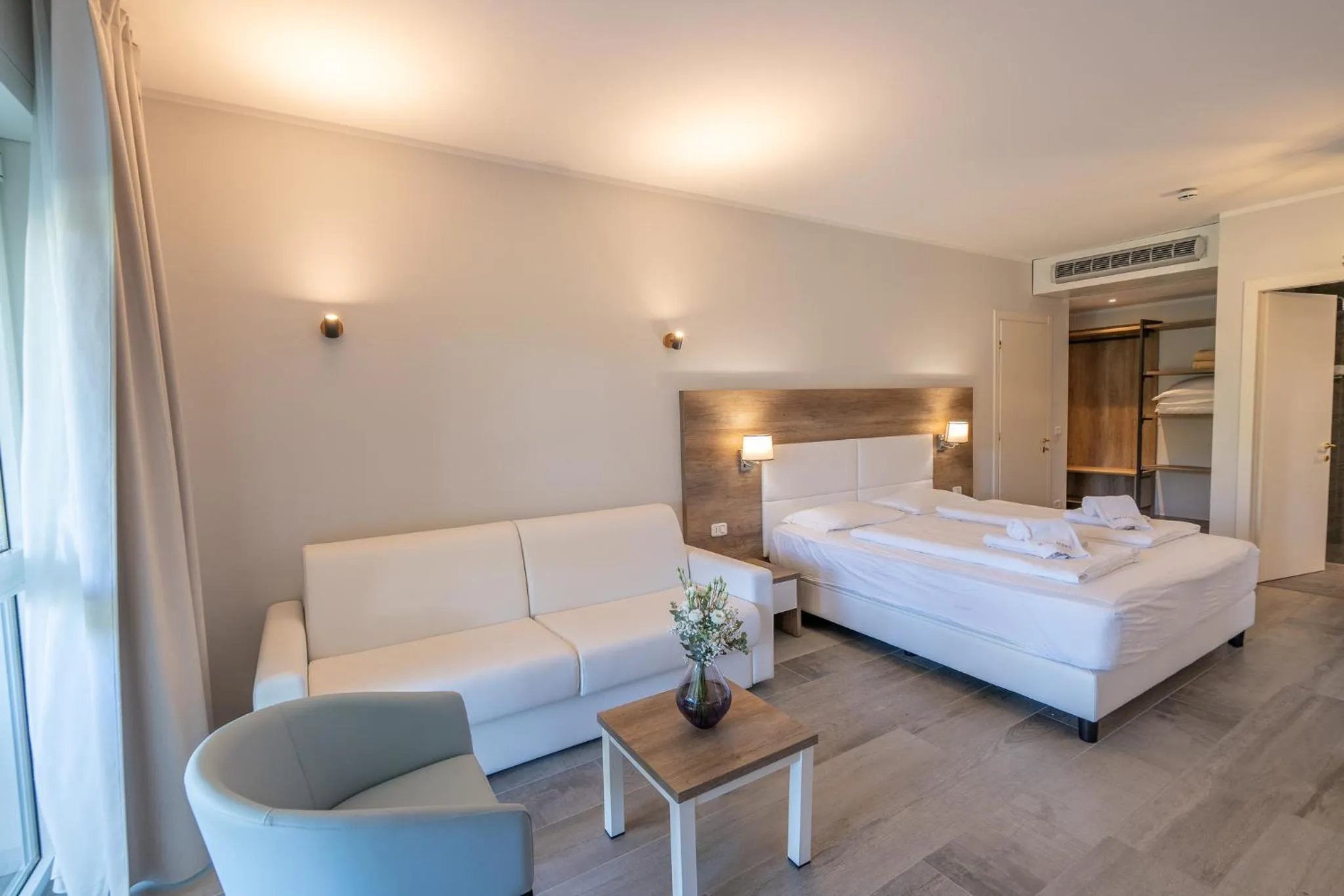 Bedroom, Bed in Il Pelagone Hotel & Golf Resort Toscana