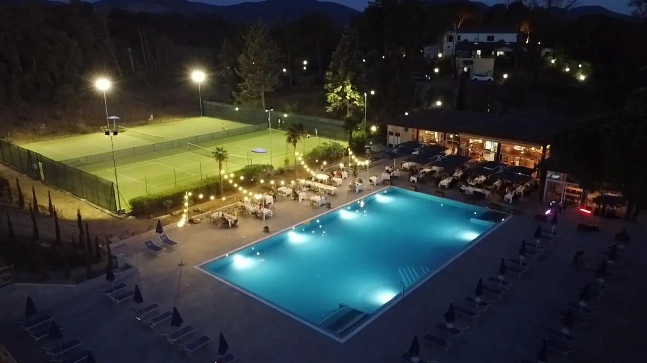 Tennis court in Il Pelagone Hotel & Golf Resort Toscana