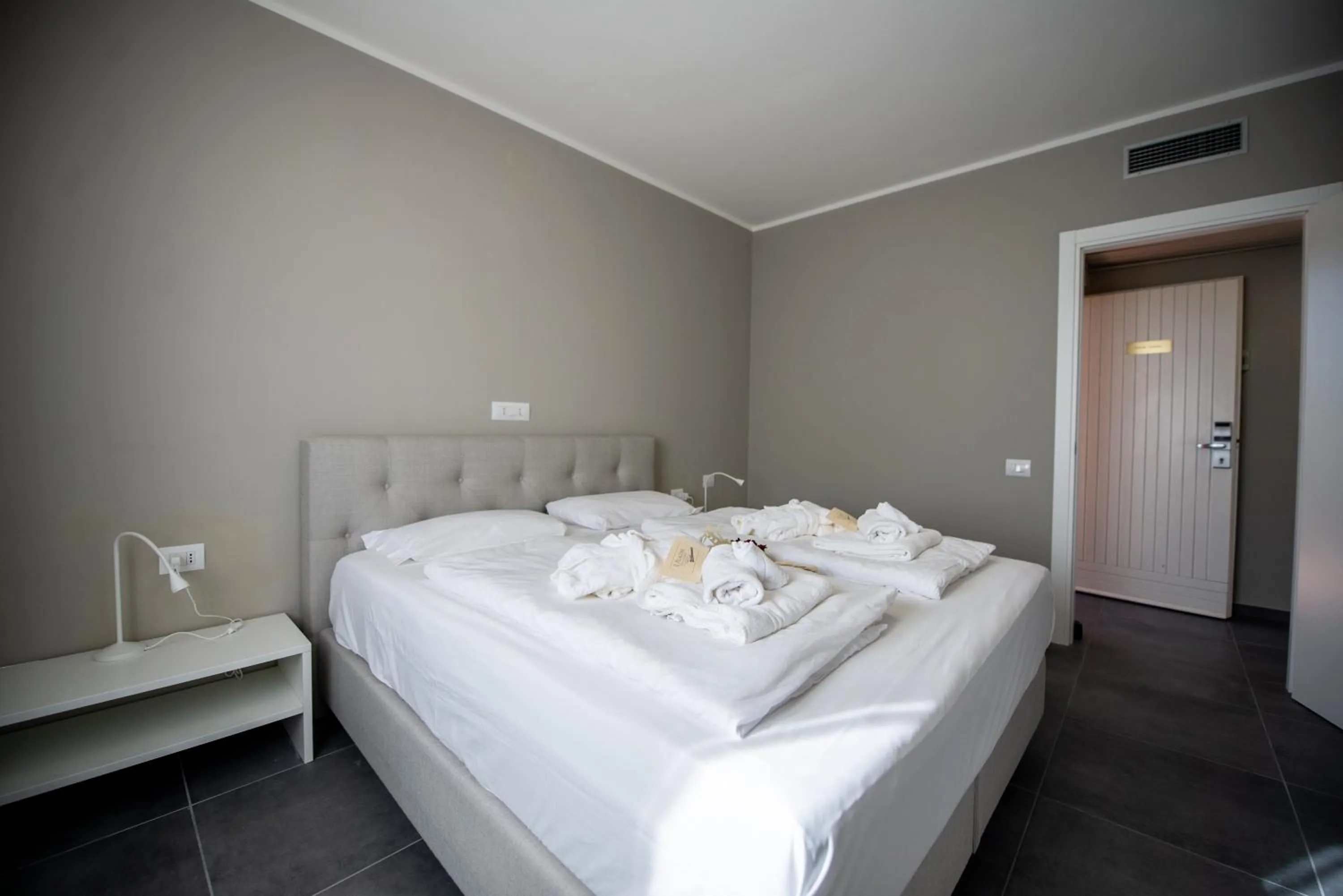 Bedroom, Bed in Il Pelagone Hotel & Golf Resort Toscana