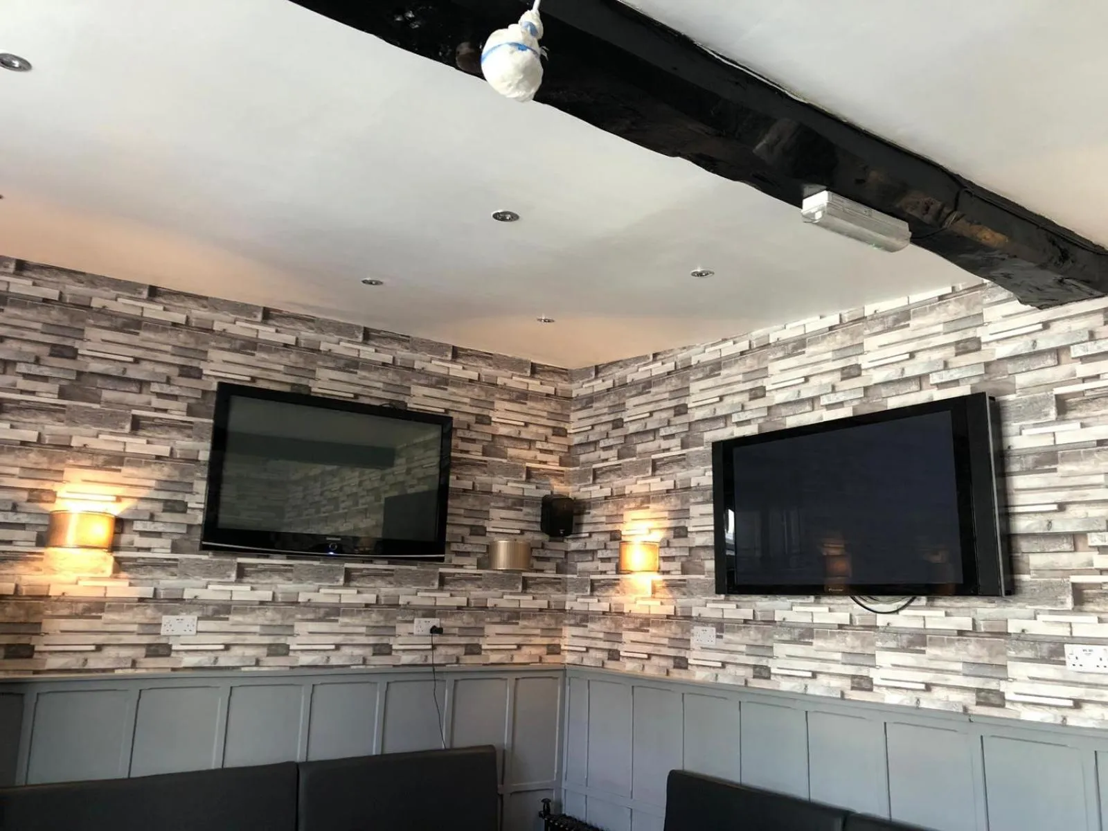 The Old Black Horse Inn