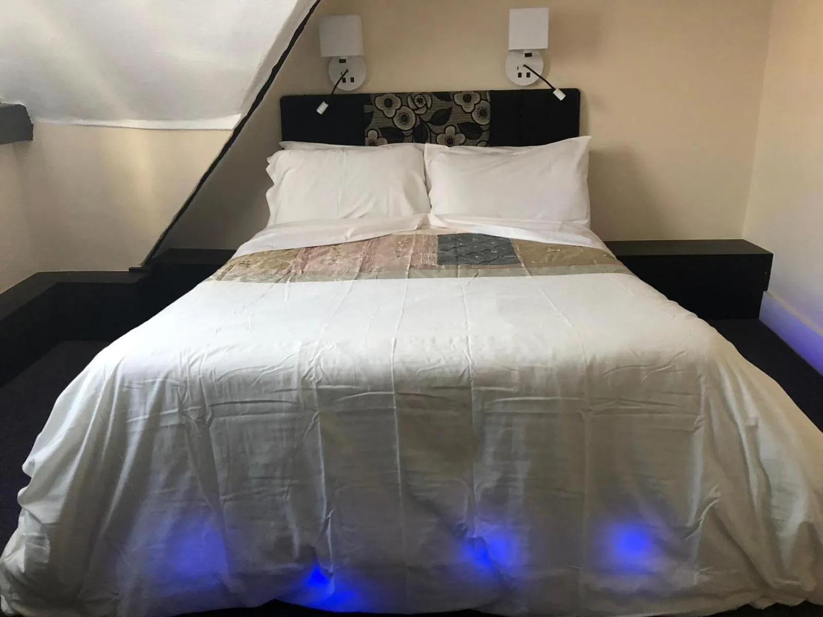 Bed in The Old Black Horse Inn