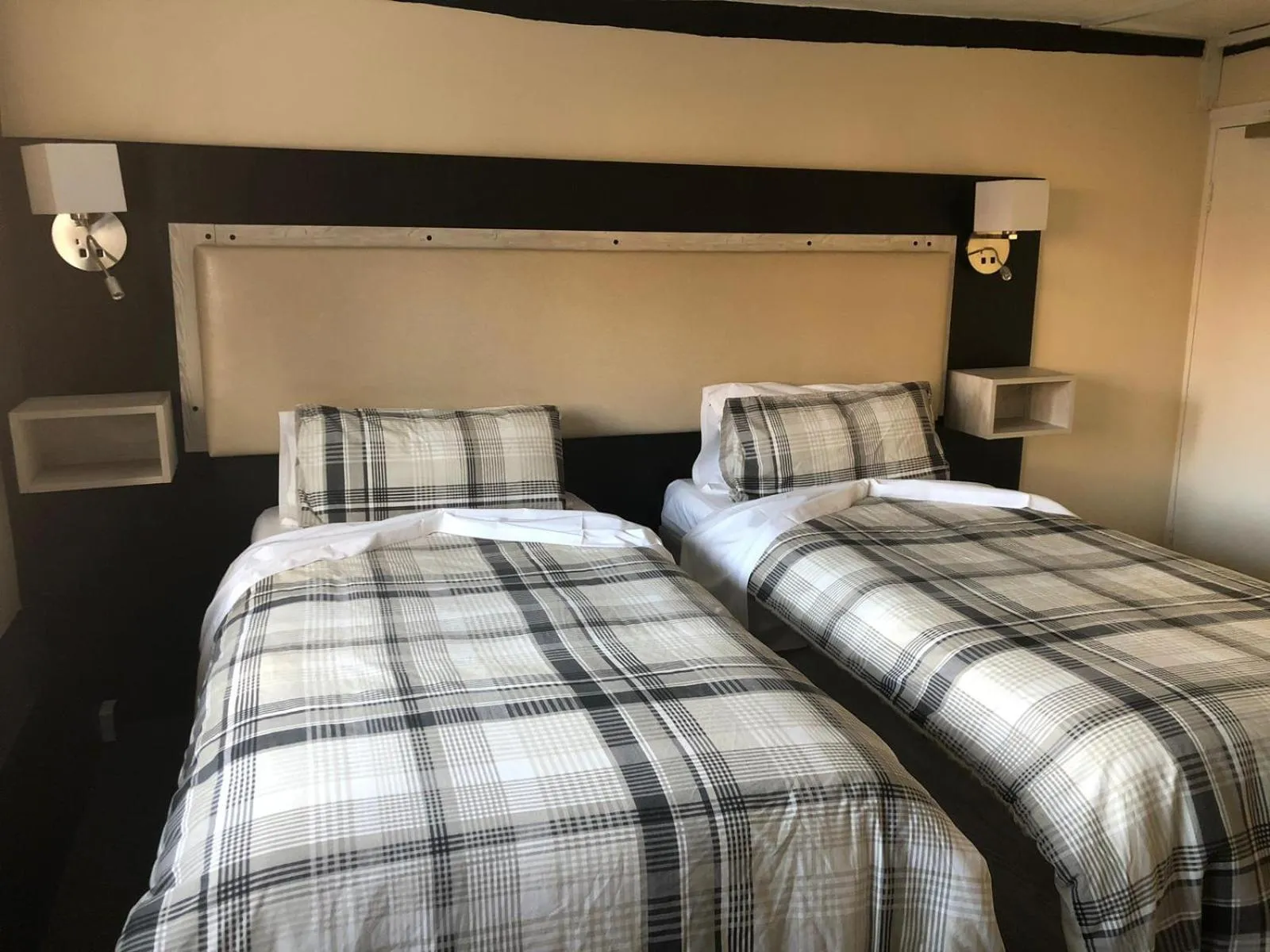 Bed in The Old Black Horse Inn