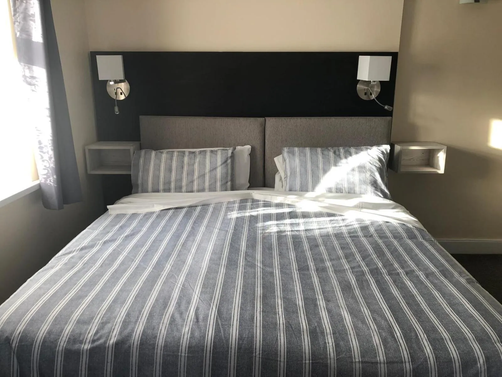 Bed in The Old Black Horse Inn