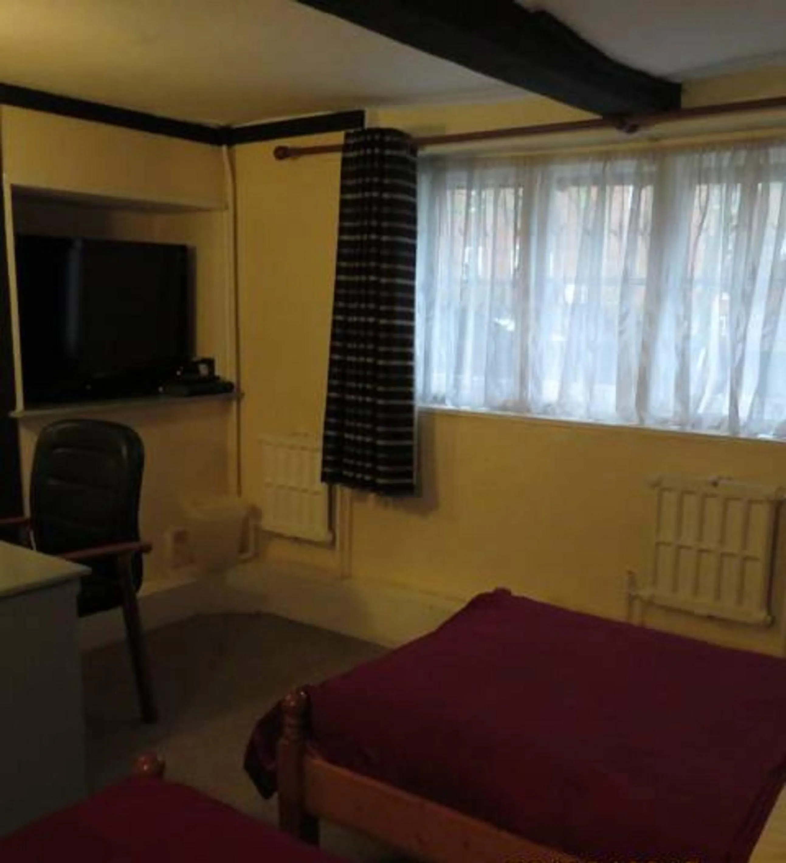 Day, Bed in The Old Black Horse Inn