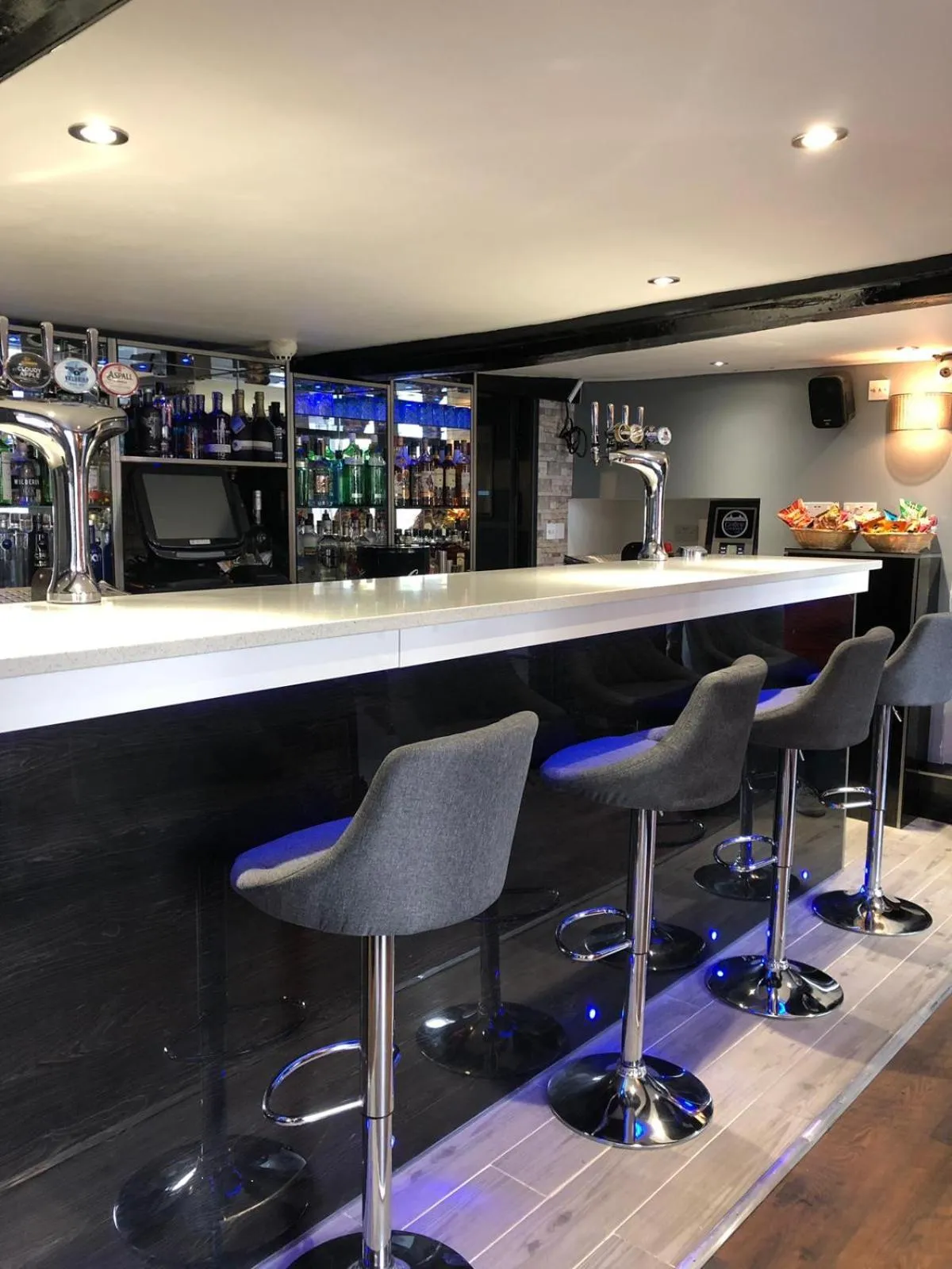 The Old Black Horse Inn