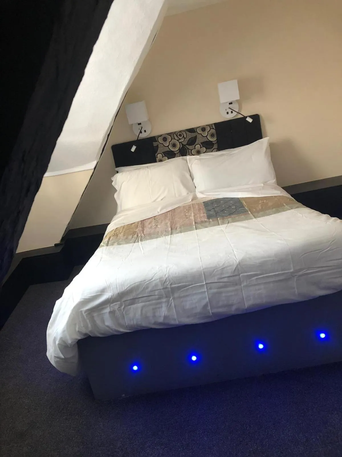 Bed in The Old Black Horse Inn