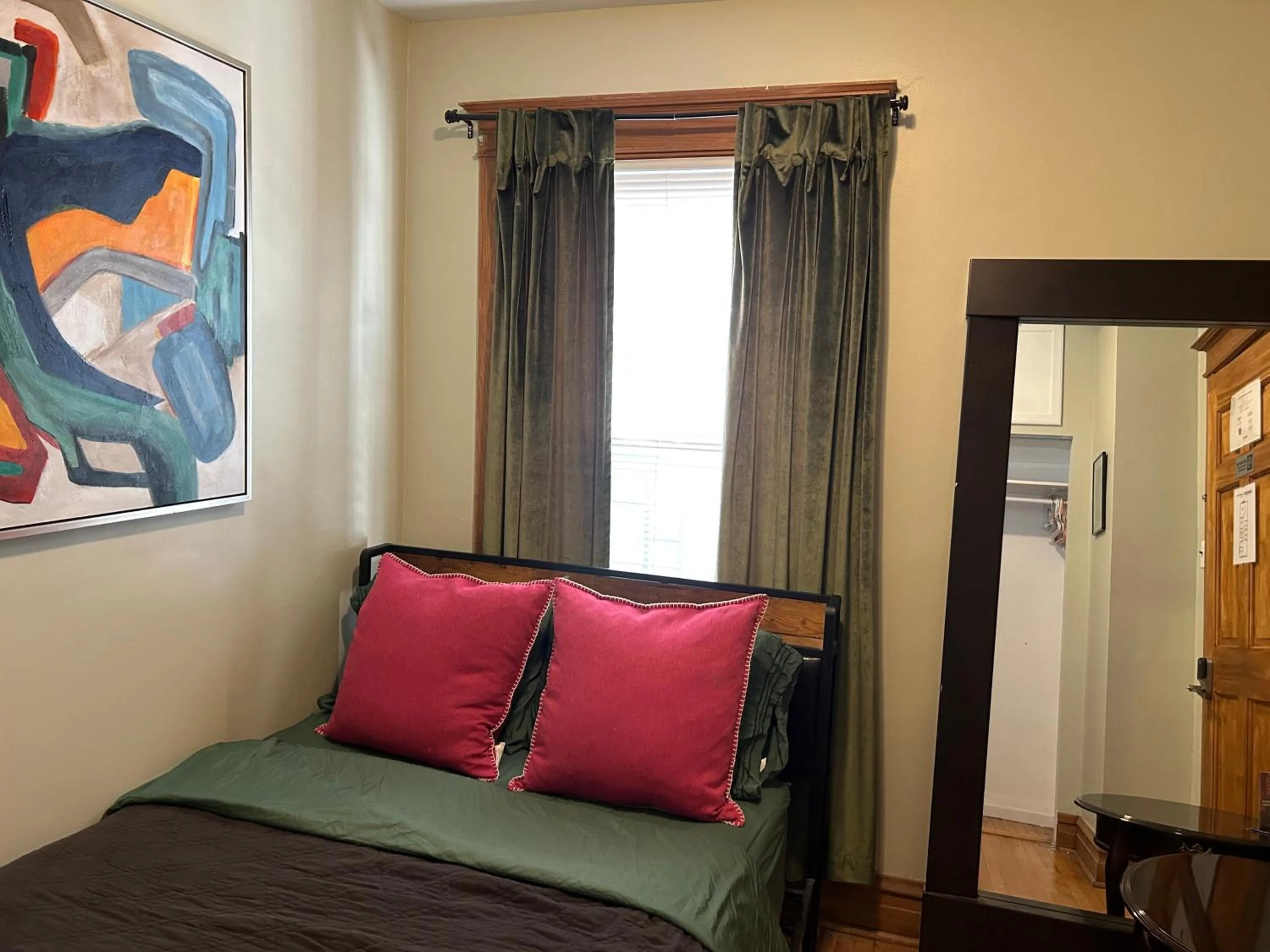 Budget Double Room in Dorothy's