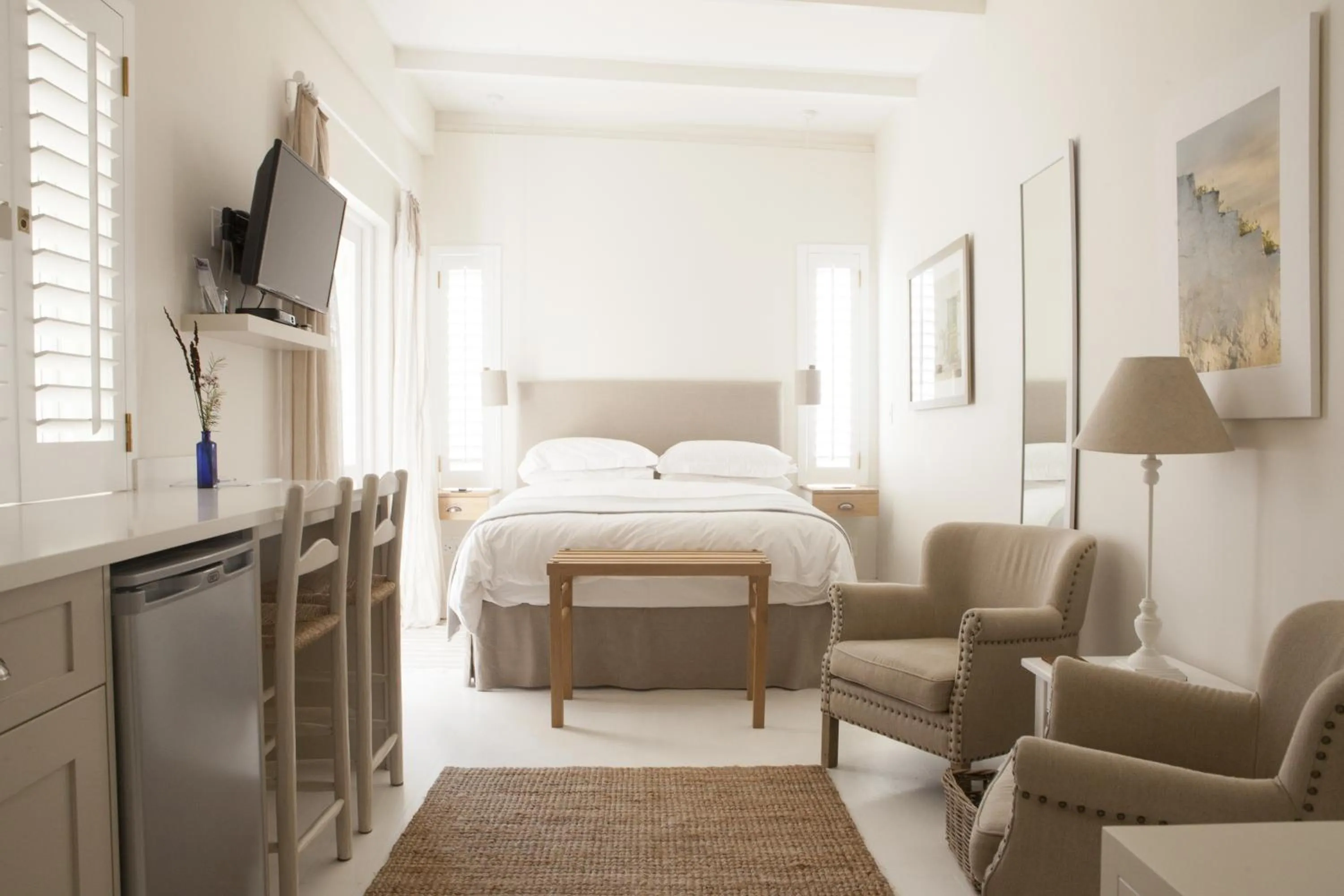 Kitchen or kitchenette, Bed in 33 Strawberry Lane - Studio and Cottage