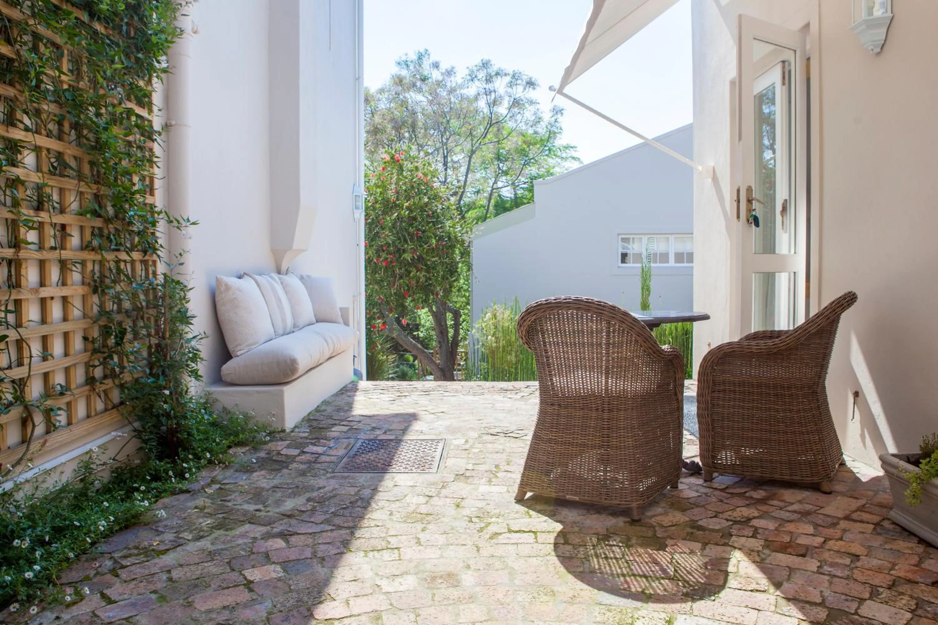 Patio in 33 Strawberry Lane - Studio and Cottage