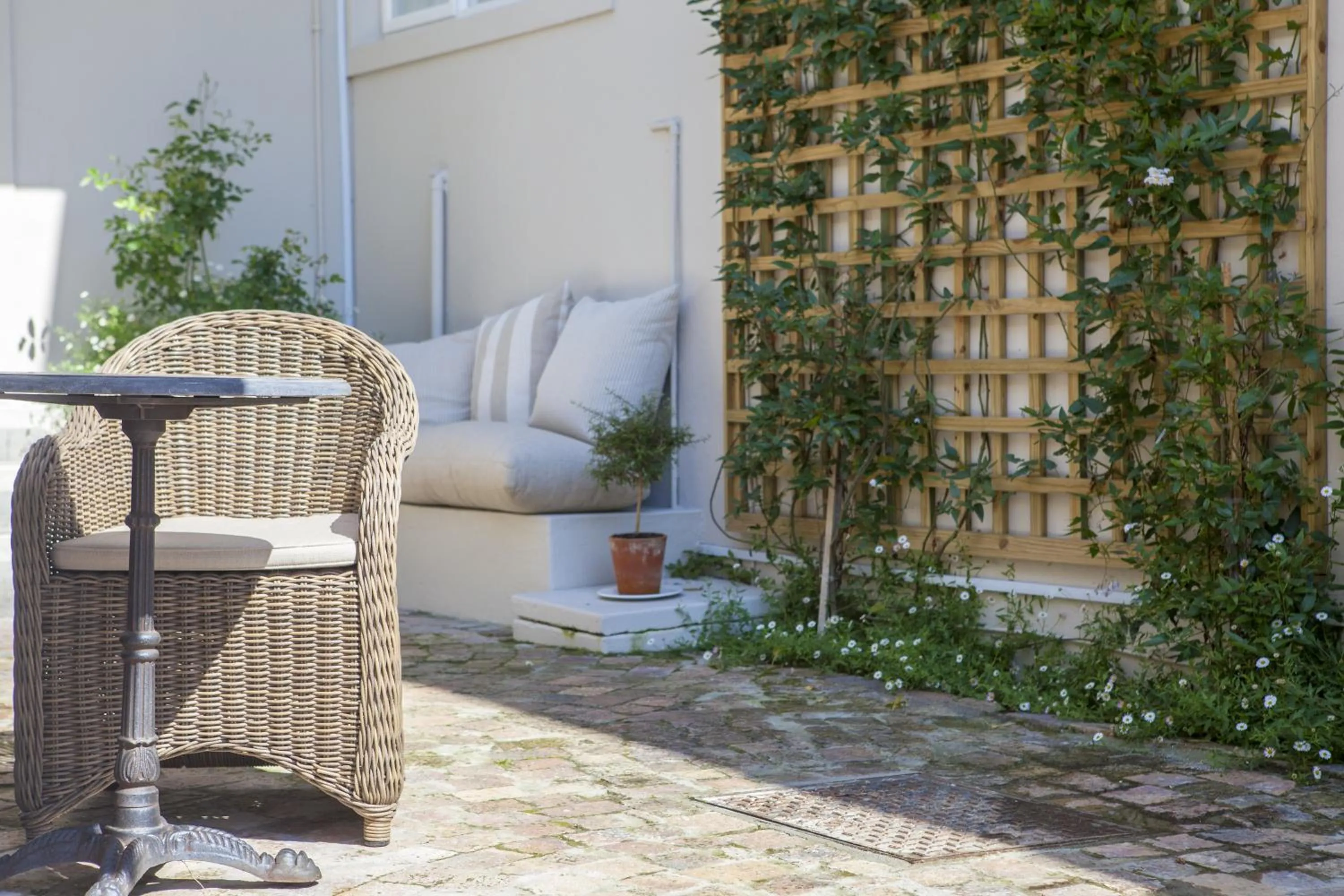 Patio in 33 Strawberry Lane - Studio and Cottage