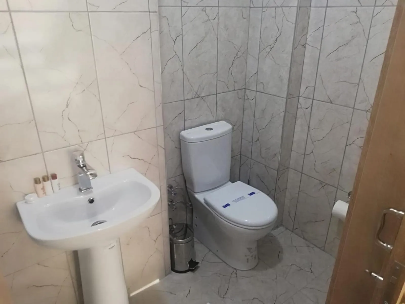 Shower in Zengin City Hotel