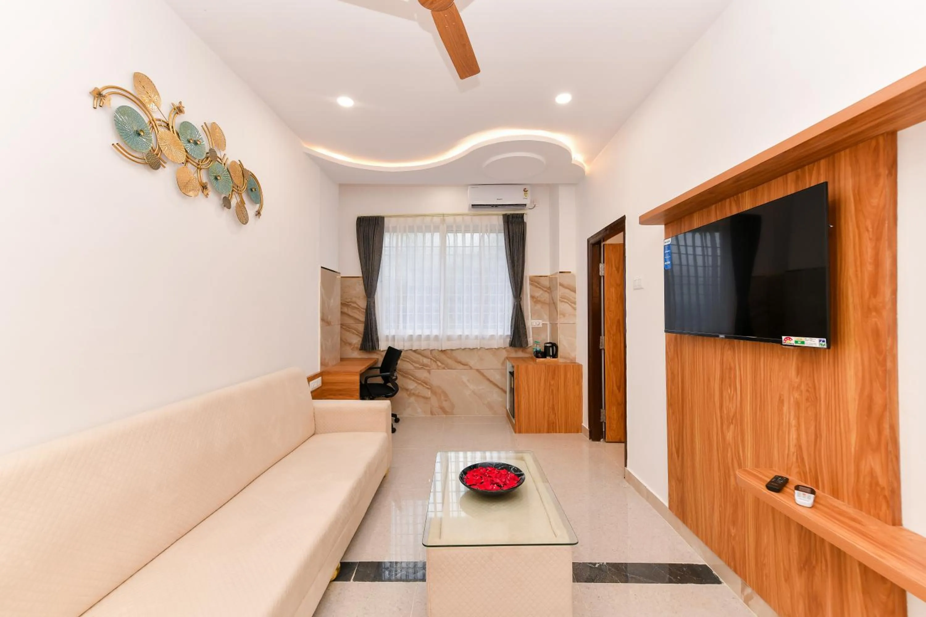 TV and multimedia in Hotel Shine International