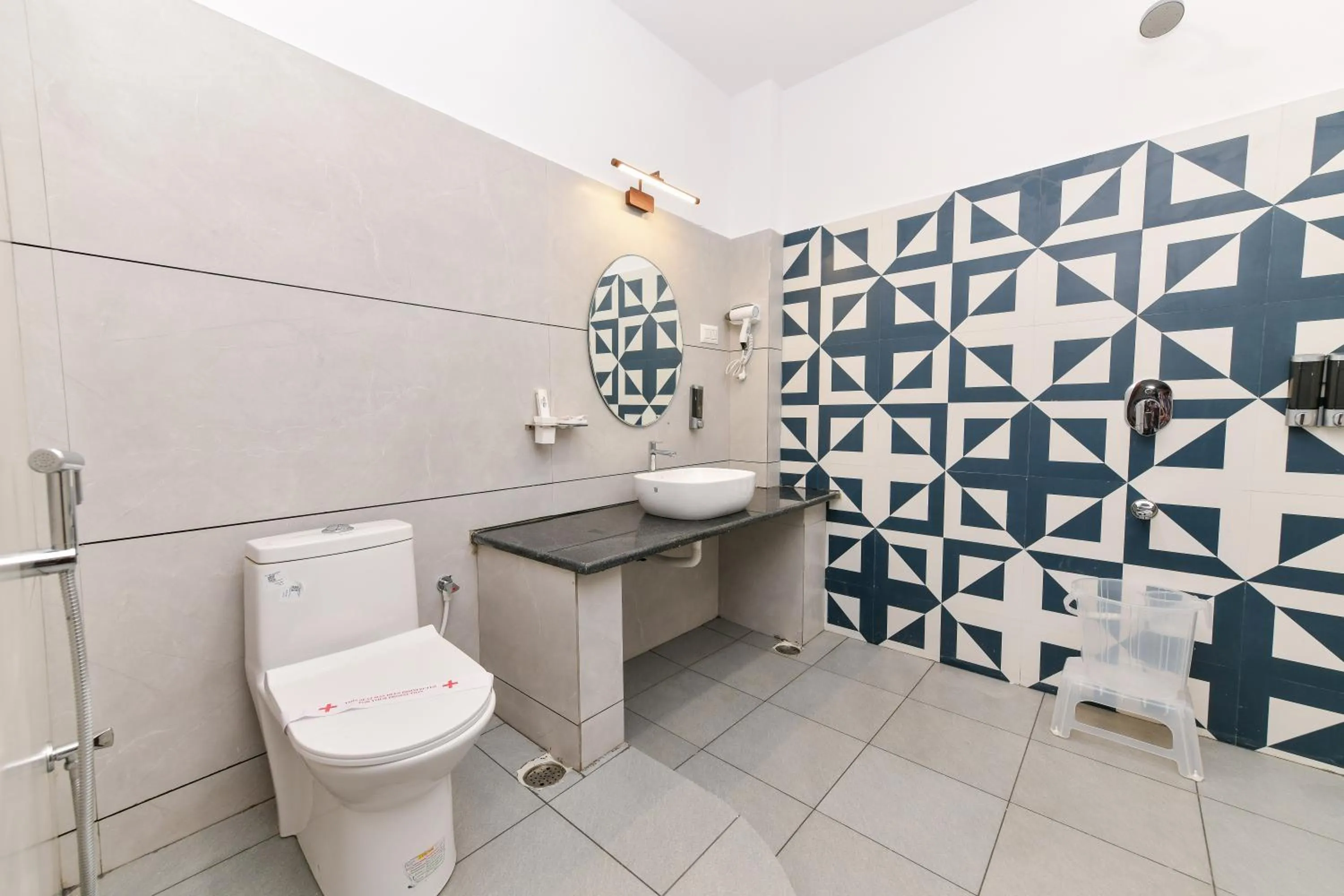 Shower in Hotel Shine International