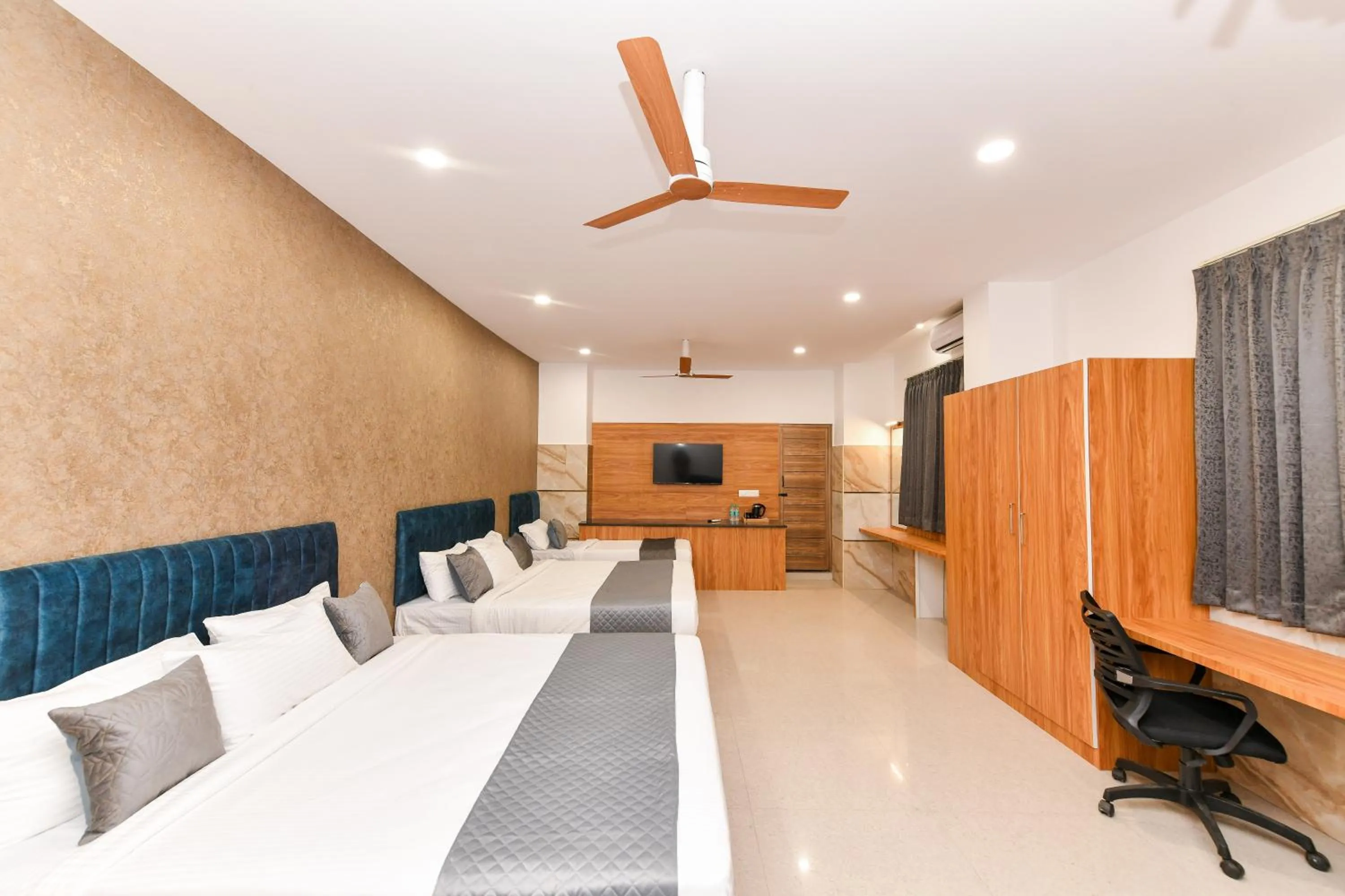 TV and multimedia in Hotel Shine International