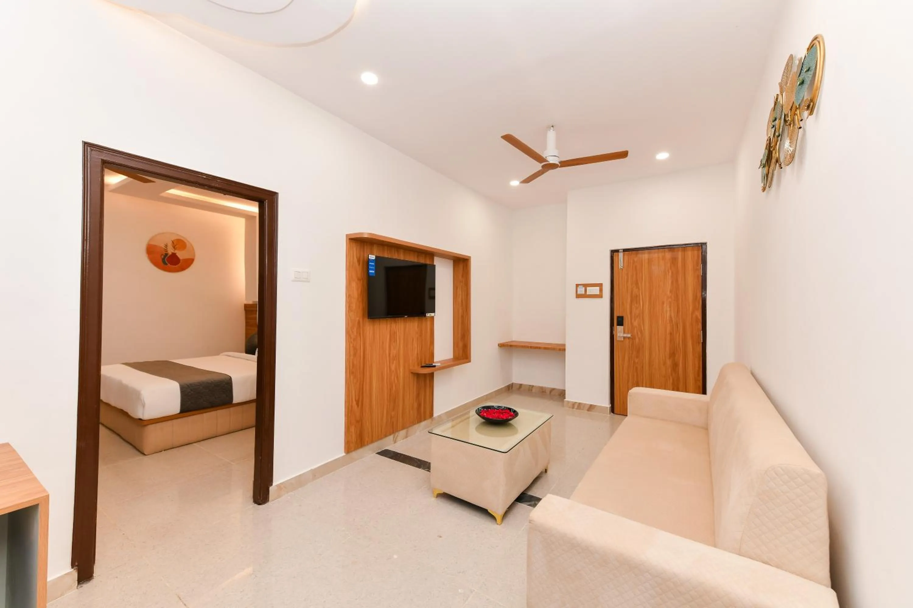 Photo of the whole room, Bed in Hotel Shine International