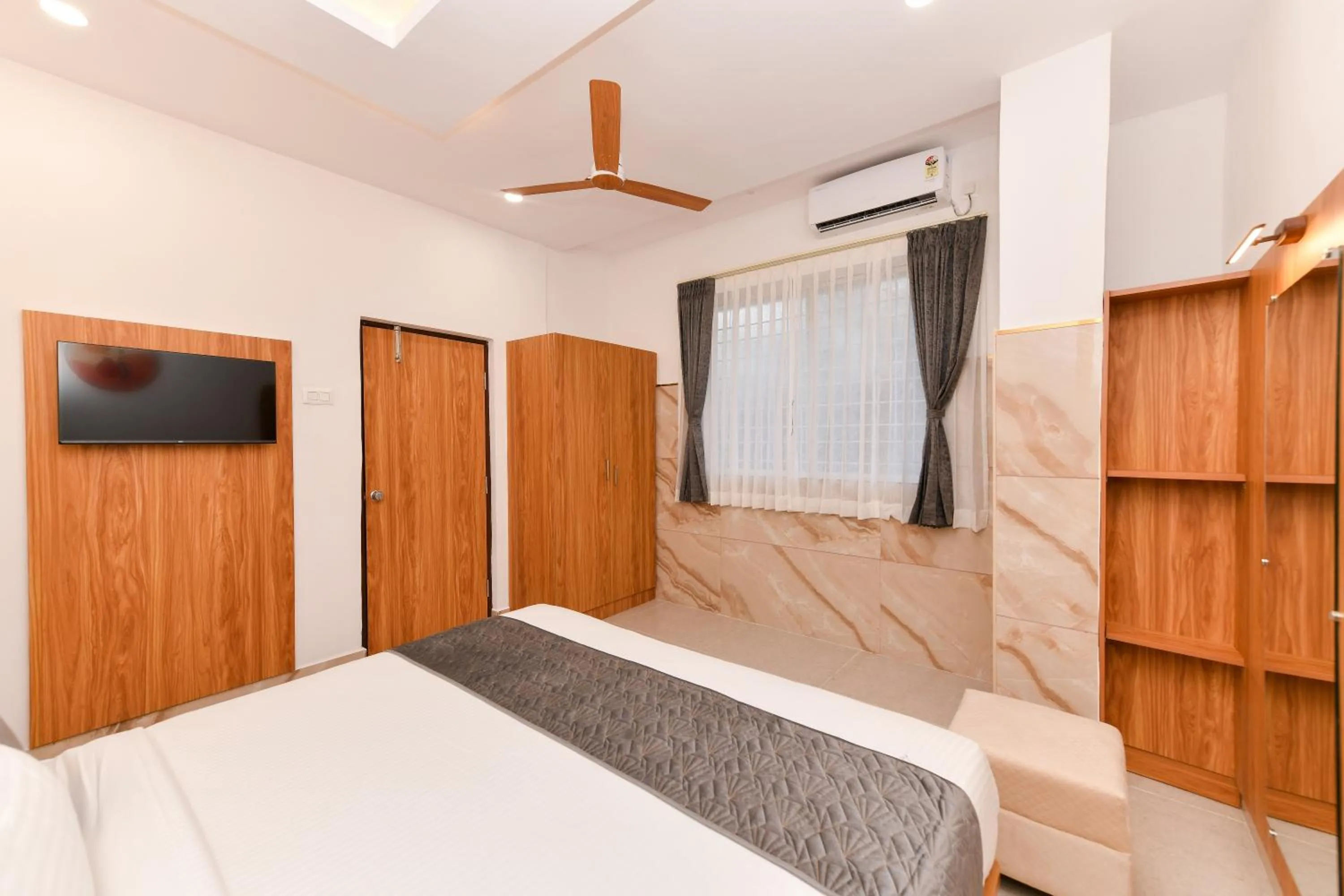 TV and multimedia, Bed in Hotel Shine International