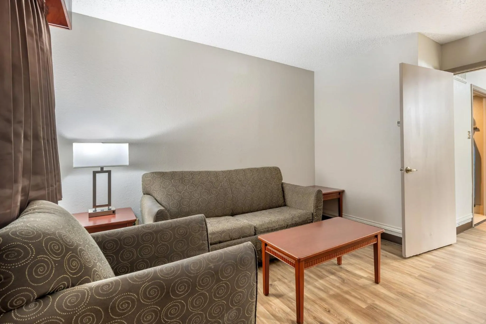 Photo of the whole room in Red Roof Inn & Suites Sulphur Springs