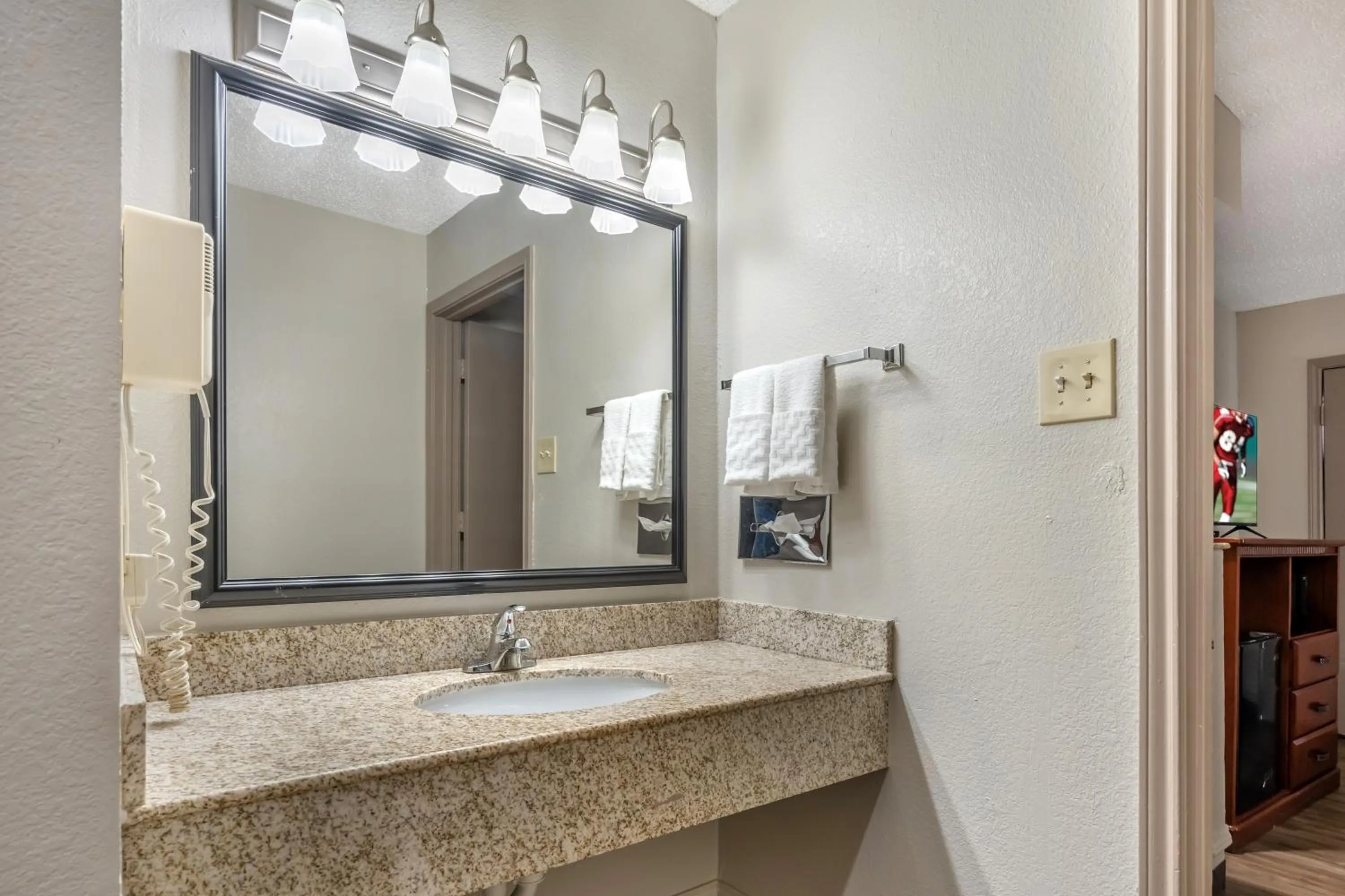 Red Roof Inn & Suites Sulphur Springs