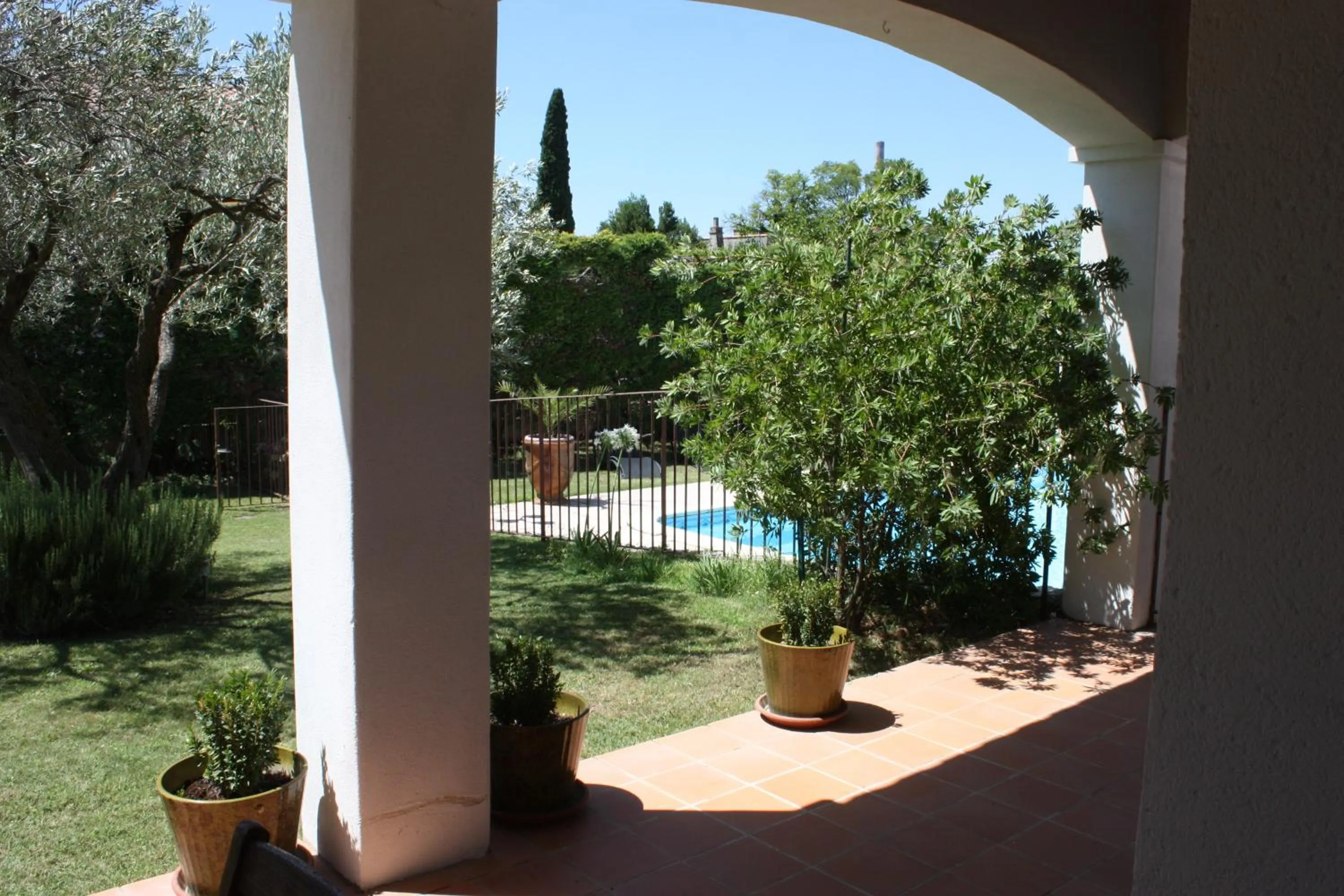 Garden view in Les chambres d'hôtes d'Eloïse, piscine privée