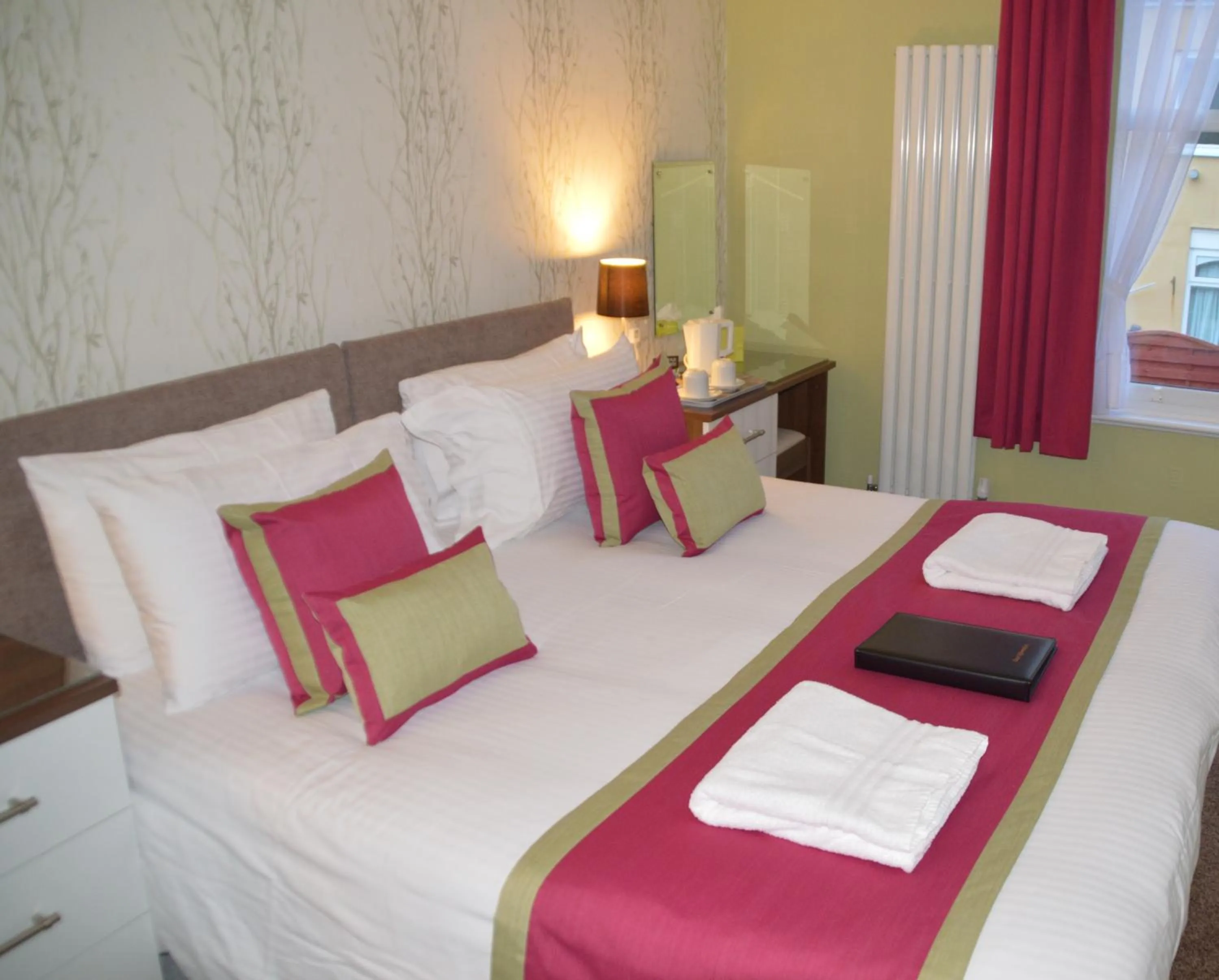 Bed in Grosvenor House Hotel