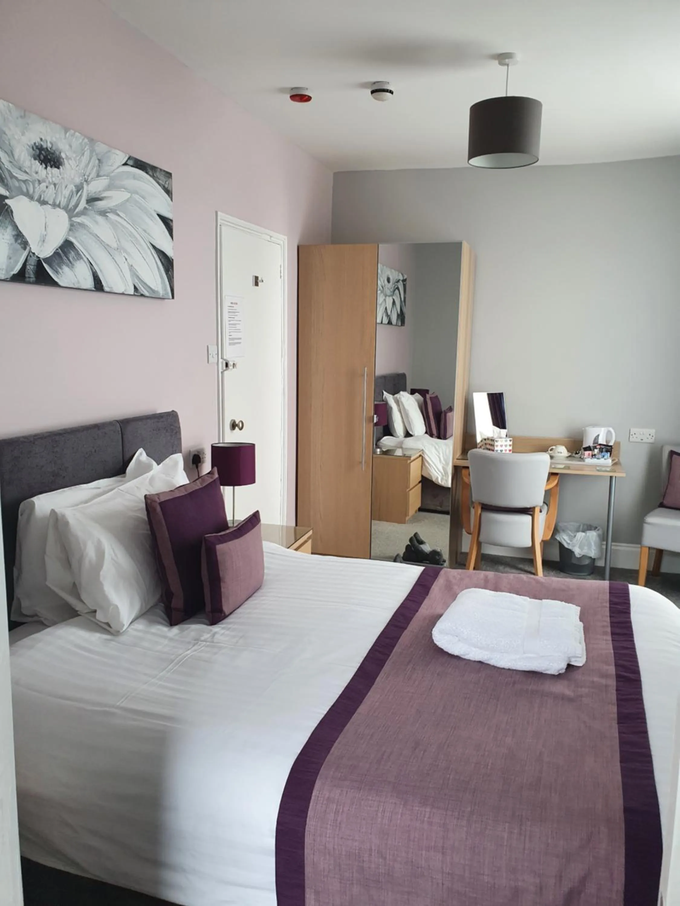 Bed in Grosvenor House Hotel